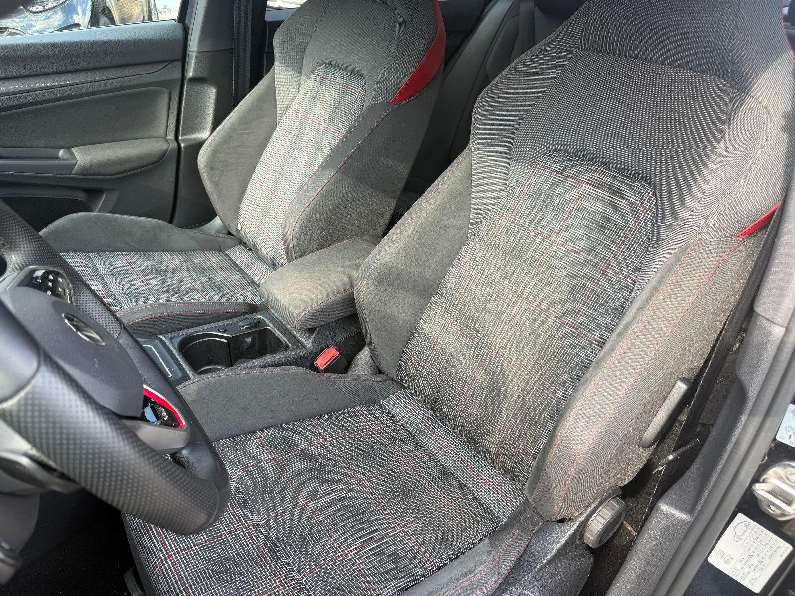 Fahrzeugabbildung Volkswagen Golf VIII Lim. GTI*ACC*Harmann Kardon*CAM*Matrix