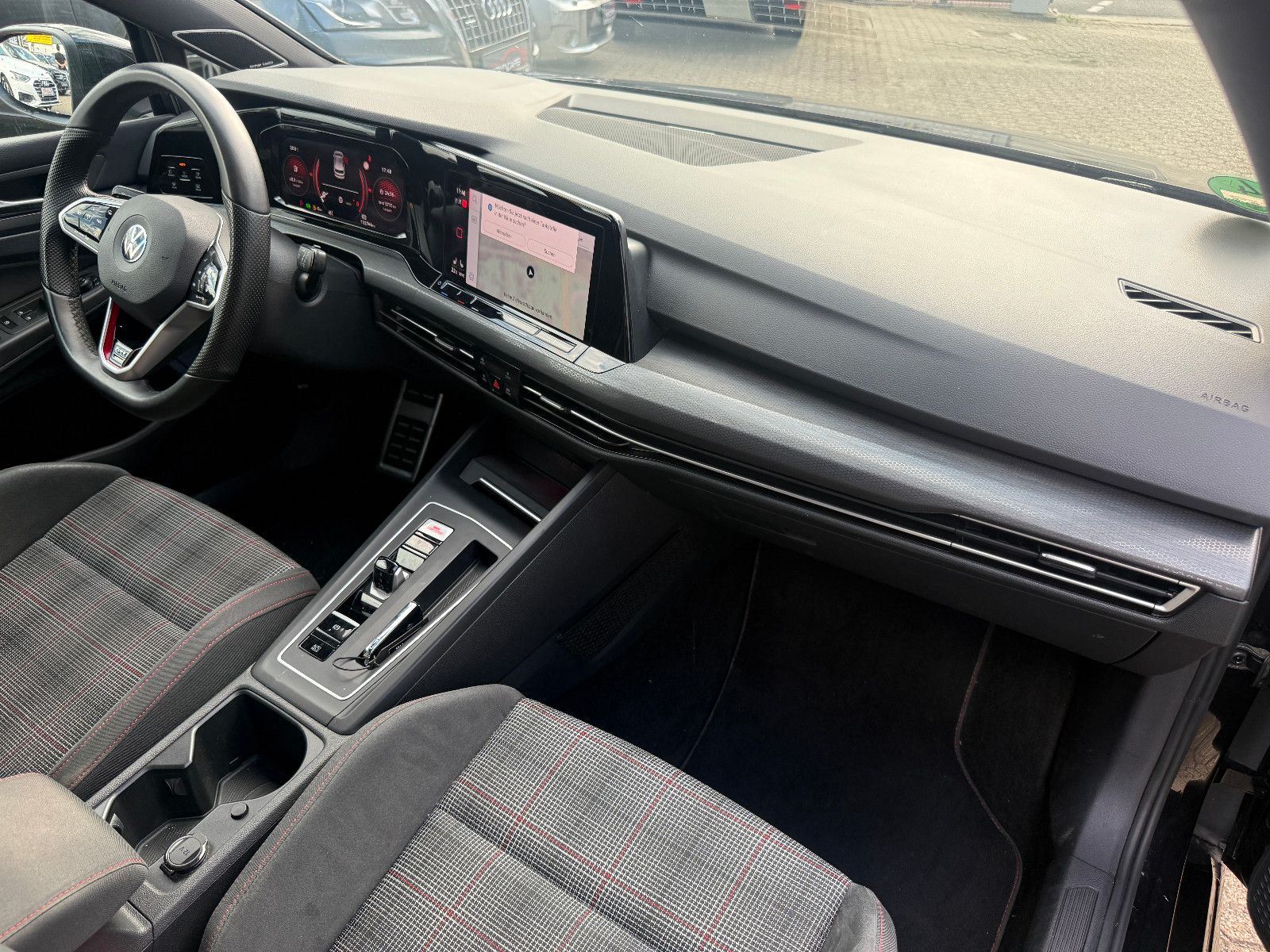 Fahrzeugabbildung Volkswagen Golf VIII Lim. GTI*ACC*Harmann Kardon*CAM*Matrix