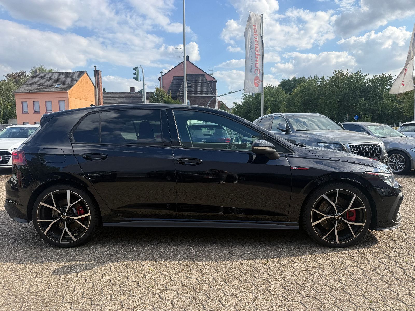 Fahrzeugabbildung Volkswagen Golf VIII Lim. GTI*ACC*Harmann Kardon*CAM*Matrix