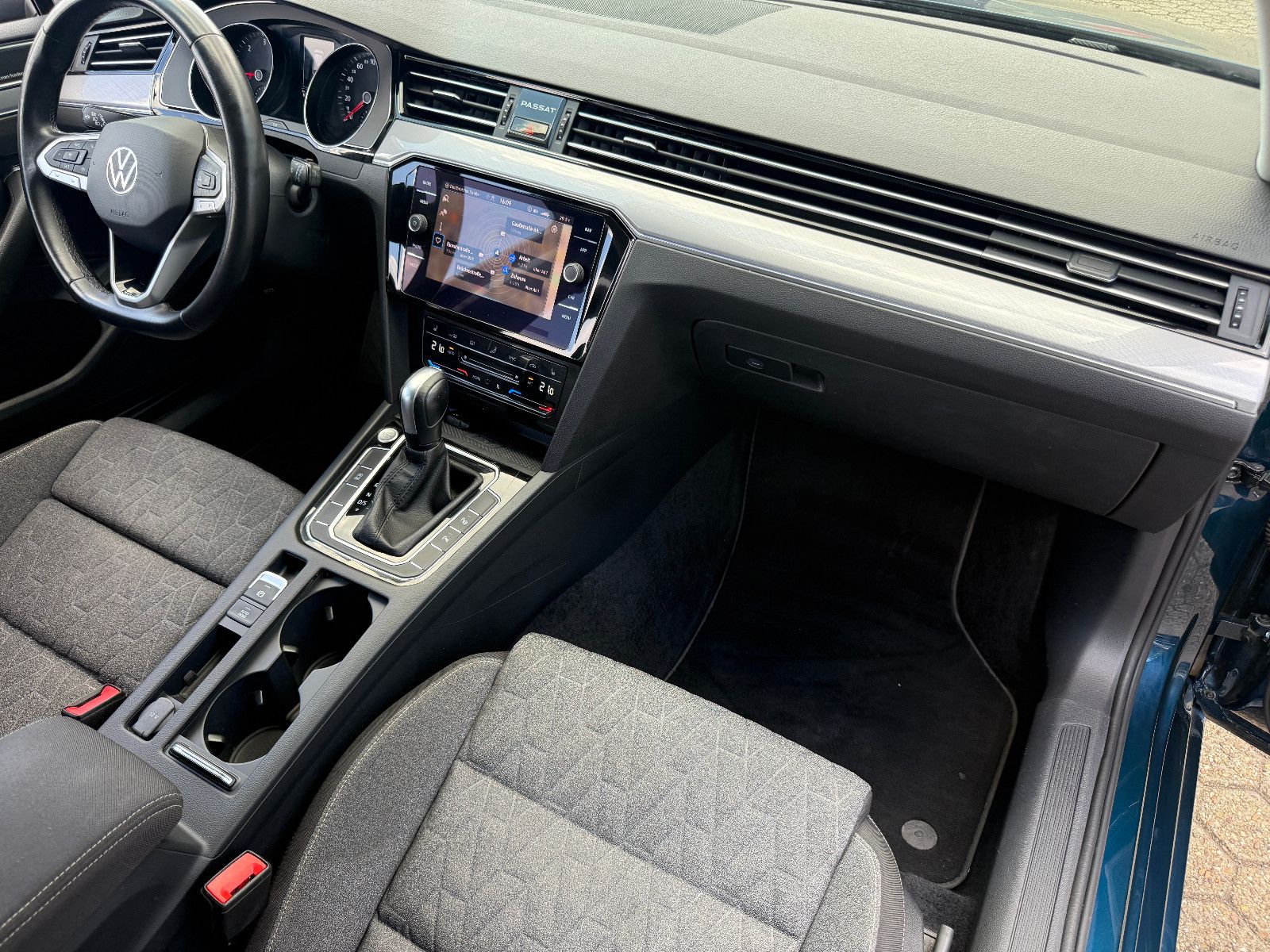 Fahrzeugabbildung Volkswagen Passat Variant Business*ACC*Headup*Harmann Kardo