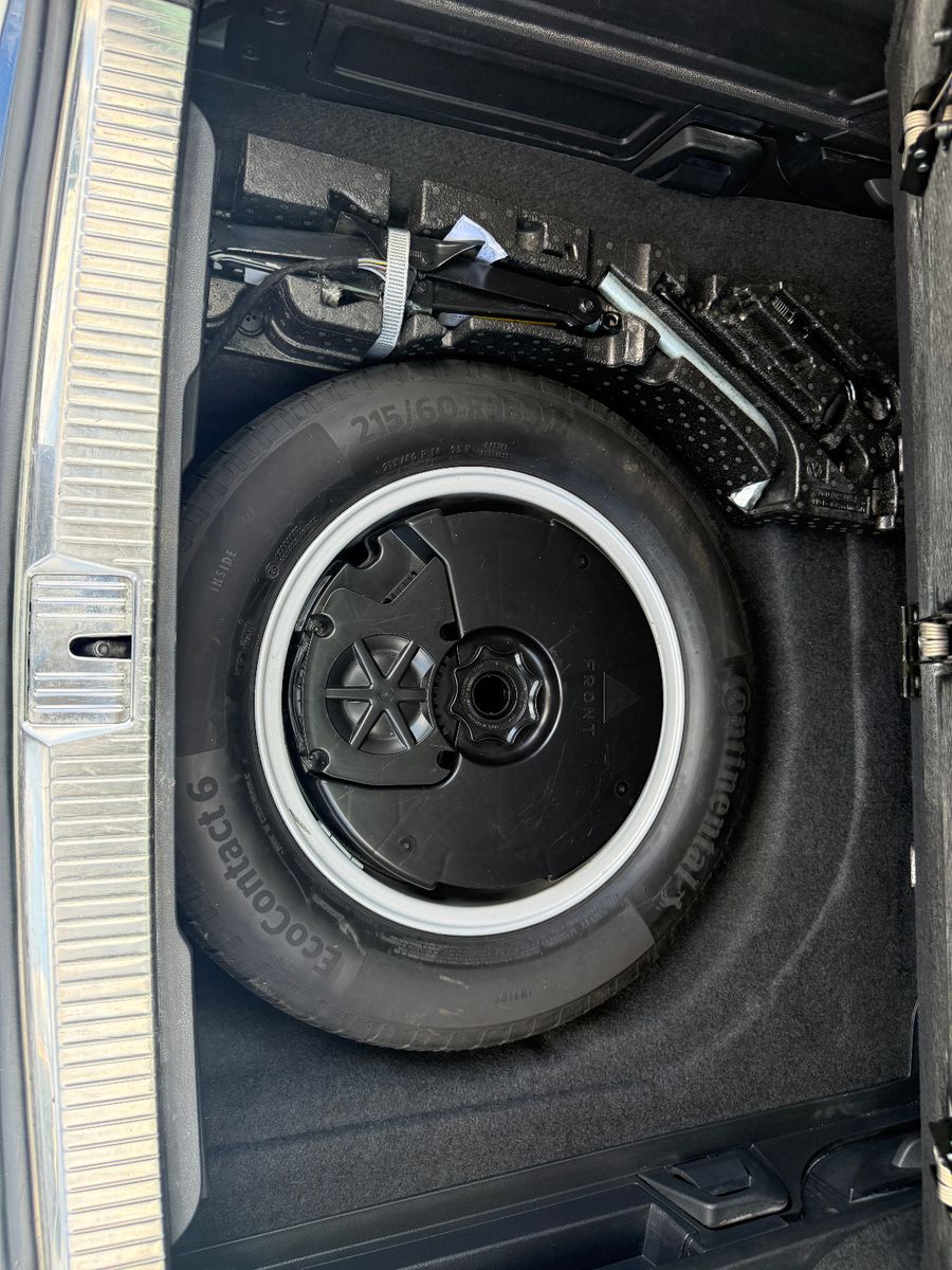 Fahrzeugabbildung Volkswagen Passat Variant Business*ACC*Headup*Harmann Kardo