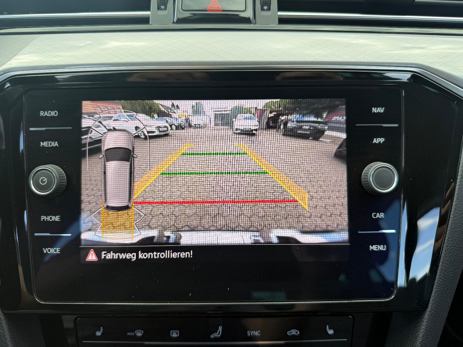 Fahrzeugabbildung Volkswagen Passat Variant Business*ACC*Headup*Harmann Kardo