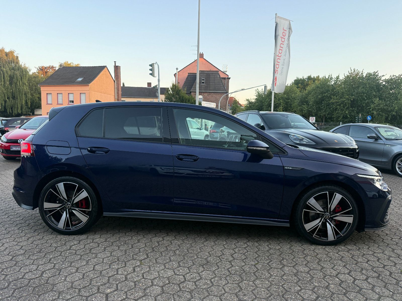 Fahrzeugabbildung Volkswagen Golf VIII Lim. GTD*ACC*AHK*IQ Light*Harmann Kard