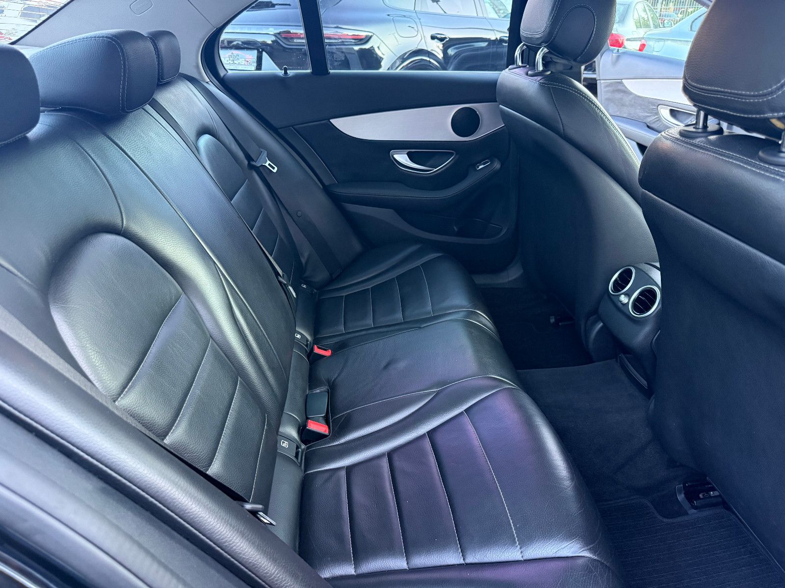 Fahrzeugabbildung Mercedes-Benz C 220 C Limousine C 220 BlueTec *AMG*PANO