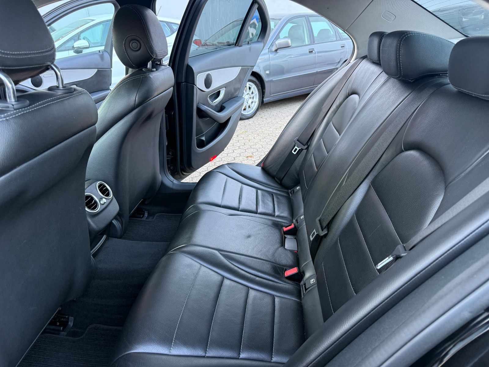 Fahrzeugabbildung Mercedes-Benz C 220 C Limousine C 220 BlueTec *AMG*PANO