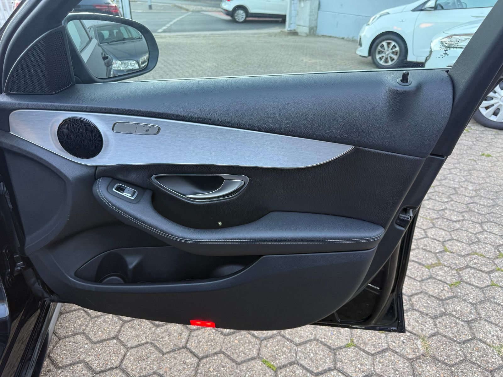 Fahrzeugabbildung Mercedes-Benz C 220 C Limousine C 220 BlueTec *AMG*PANO