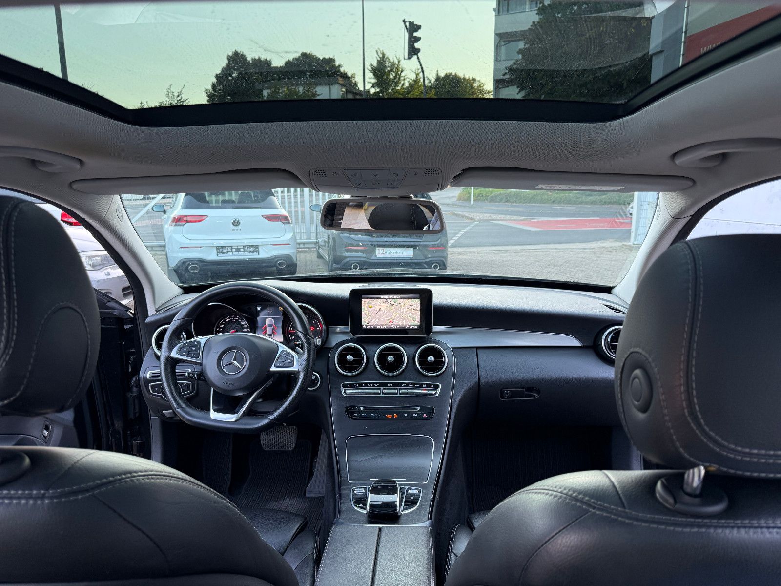 Fahrzeugabbildung Mercedes-Benz C 220 C Limousine C 220 BlueTec *AMG*PANO
