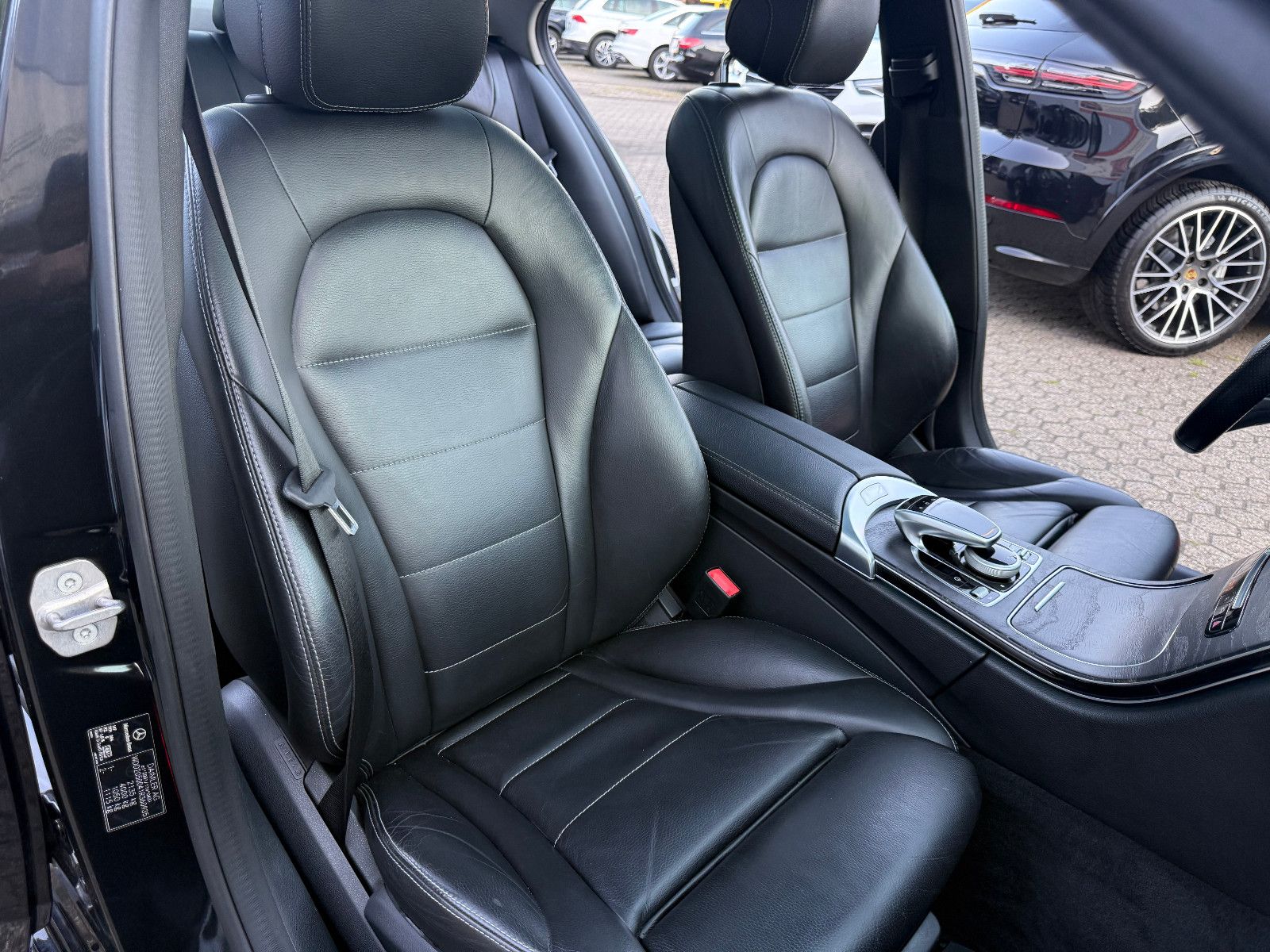Fahrzeugabbildung Mercedes-Benz C 220 C Limousine C 220 BlueTec *AMG*PANO