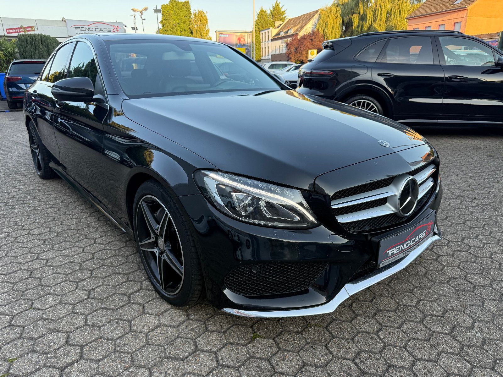 Fahrzeugabbildung Mercedes-Benz C 220 C Limousine C 220 BlueTec *AMG*PANO