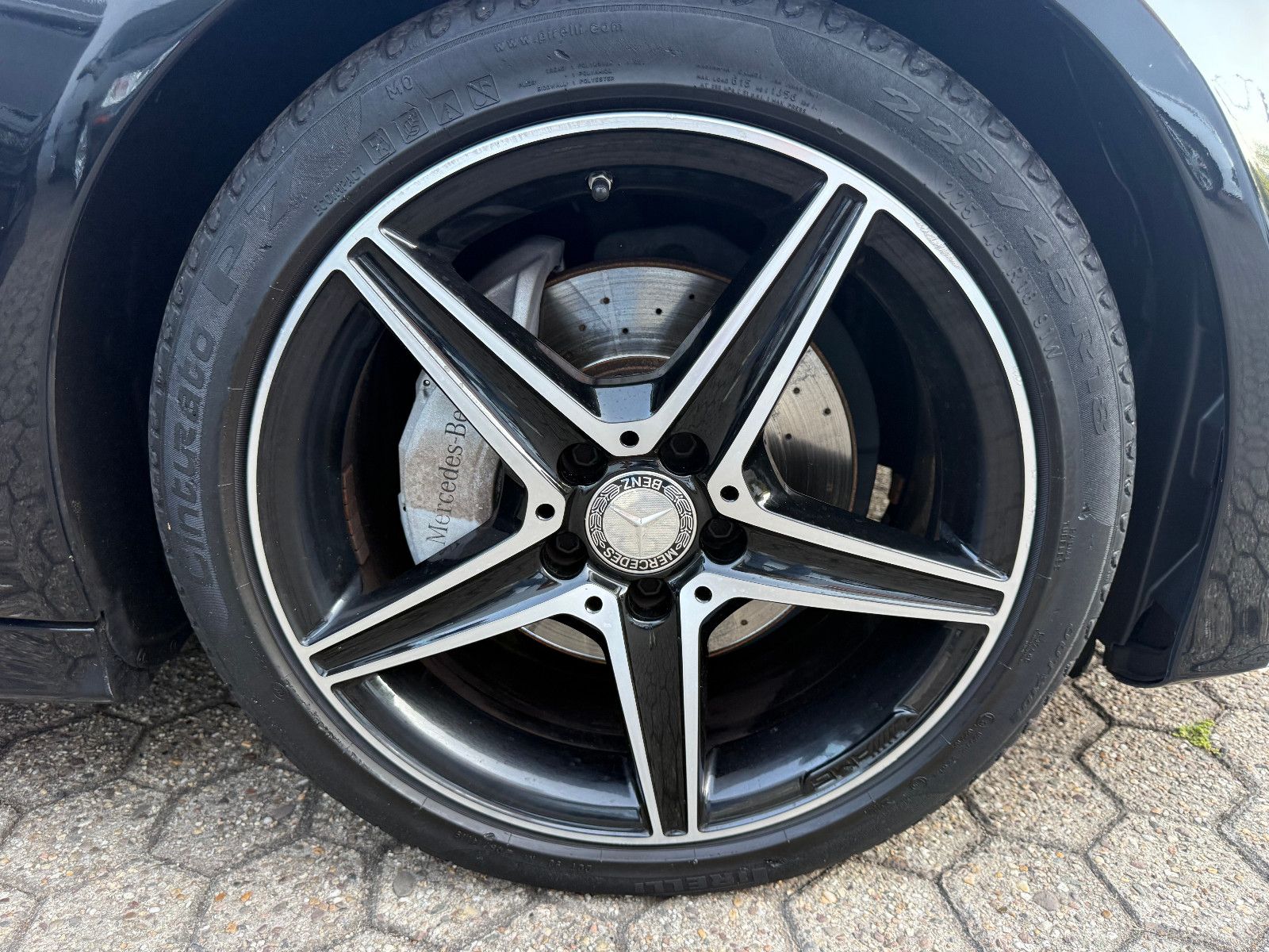 Fahrzeugabbildung Mercedes-Benz C 220 C Limousine C 220 BlueTec *AMG*PANO