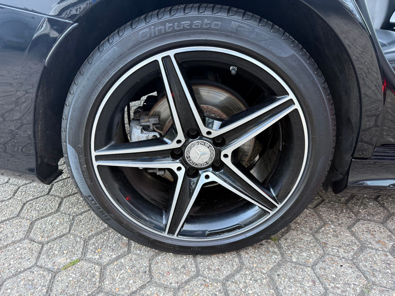 Fahrzeugabbildung Mercedes-Benz C 220 C Limousine C 220 BlueTec *AMG*PANO