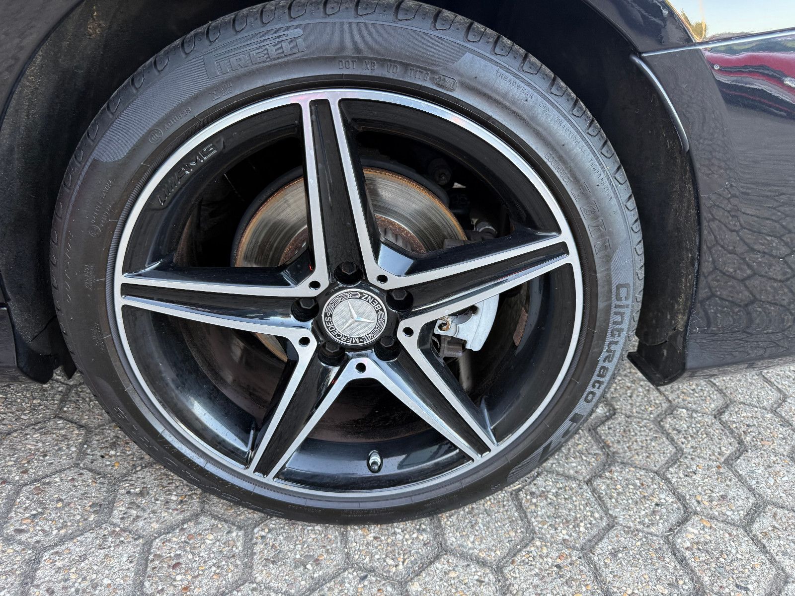 Fahrzeugabbildung Mercedes-Benz C 220 C Limousine C 220 BlueTec *AMG*PANO