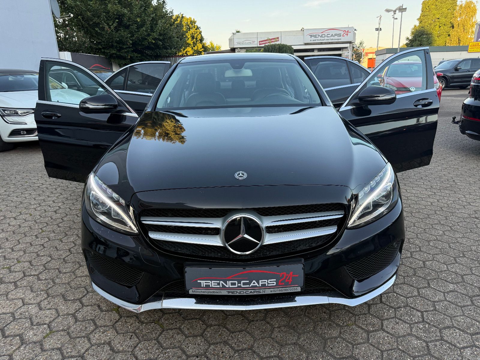 Fahrzeugabbildung Mercedes-Benz C 220 C Limousine C 220 BlueTec *AMG*PANO