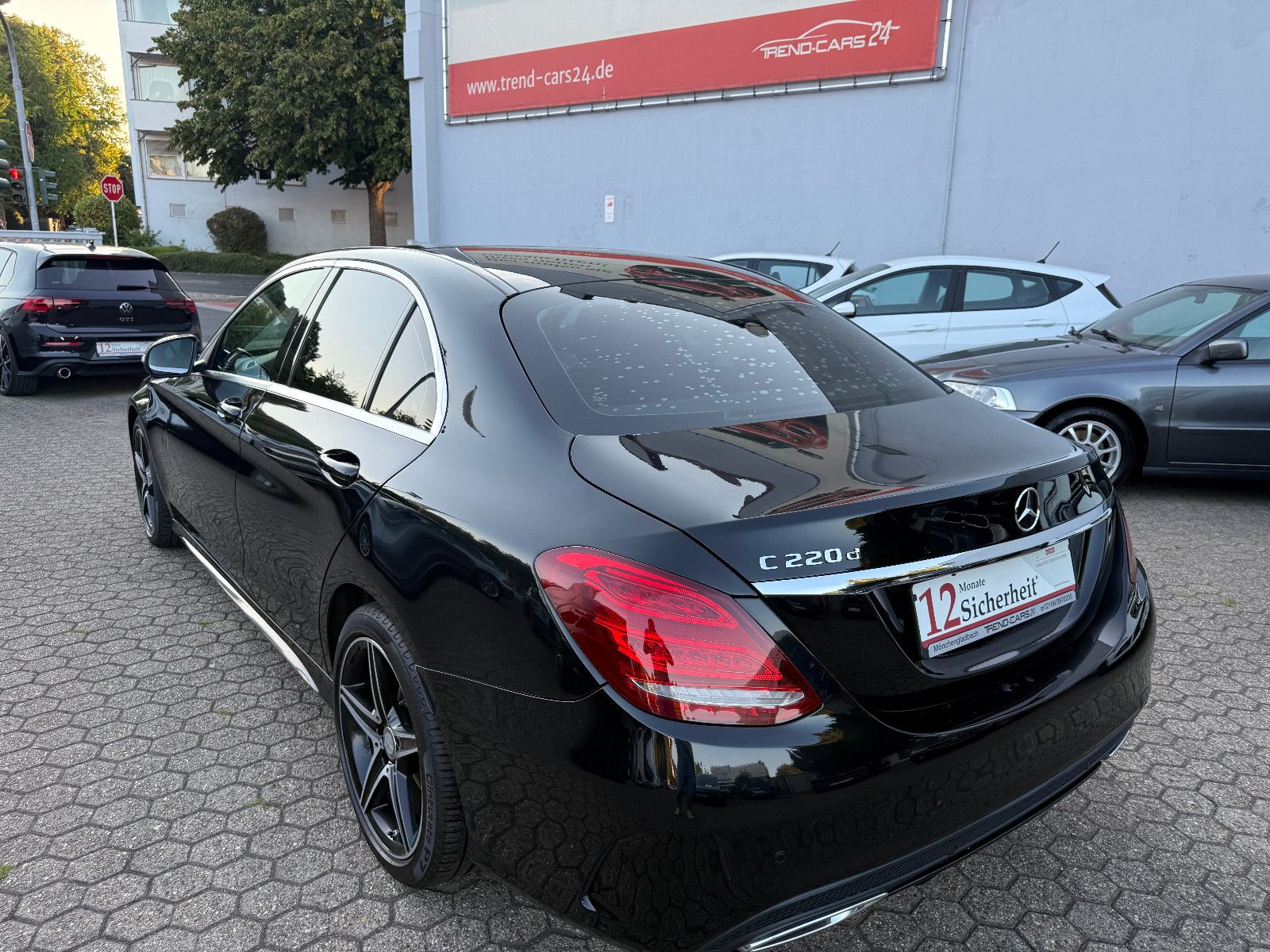 Fahrzeugabbildung Mercedes-Benz C 220 C Limousine C 220 BlueTec *AMG*PANO