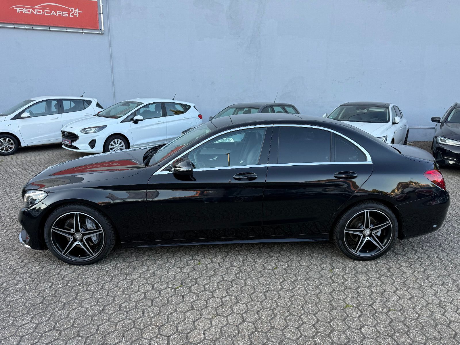 Fahrzeugabbildung Mercedes-Benz C 220 C Limousine C 220 BlueTec *AMG*PANO