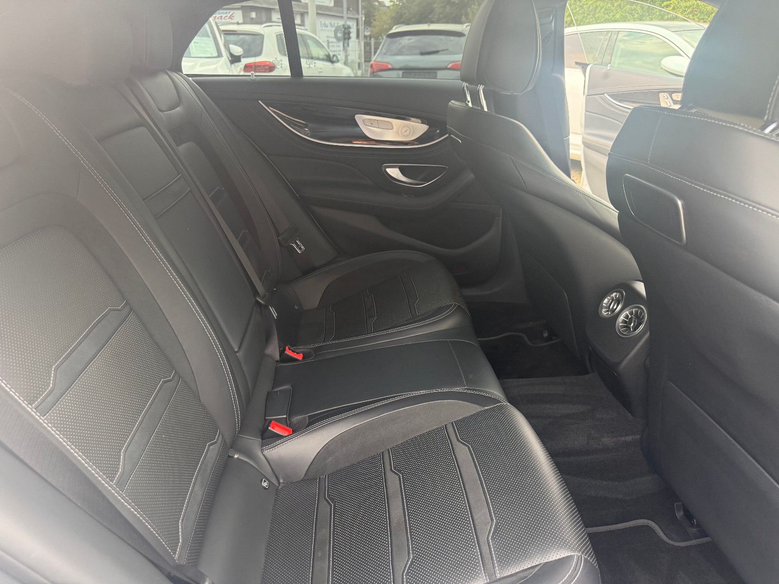 Fahrzeugabbildung Mercedes-Benz AMG GT 4-trg. 63 S 4Matic *PANO*BURMESTER*HUD*