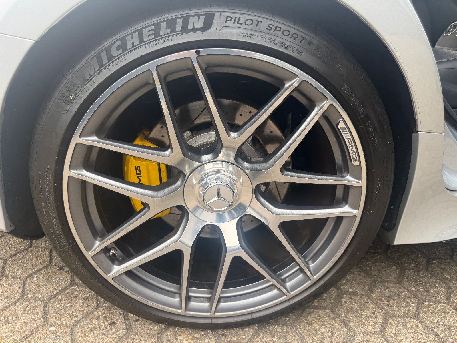 Fahrzeugabbildung Mercedes-Benz AMG GT 4-trg. 63 S 4Matic *PANO*BURMESTER*HUD*