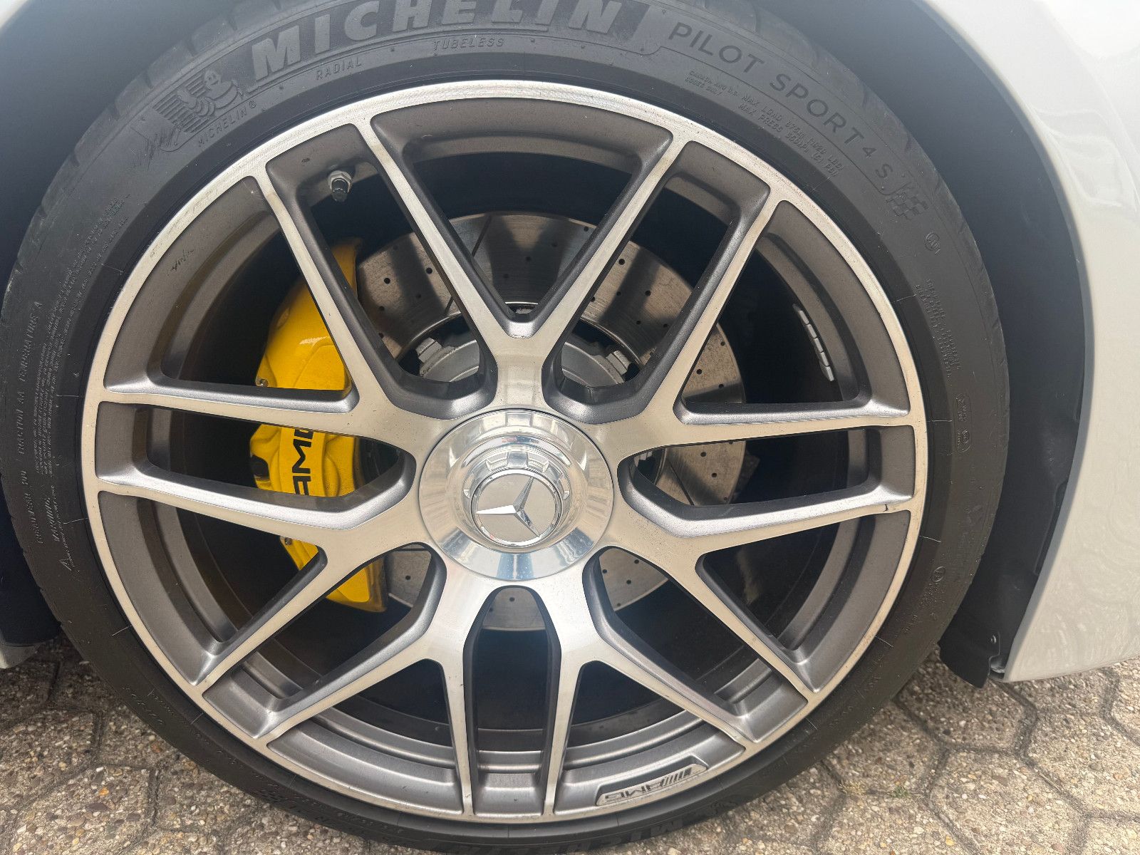 Fahrzeugabbildung Mercedes-Benz AMG GT 4-trg. 63 S 4Matic *PANO*BURMESTER*HUD*