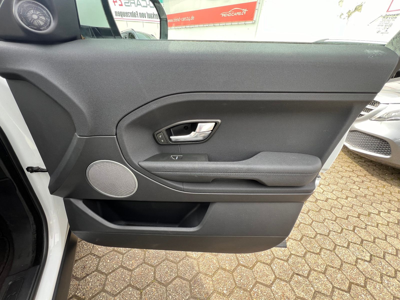 Fahrzeugabbildung Land Rover Range Rover Evoque Pure*