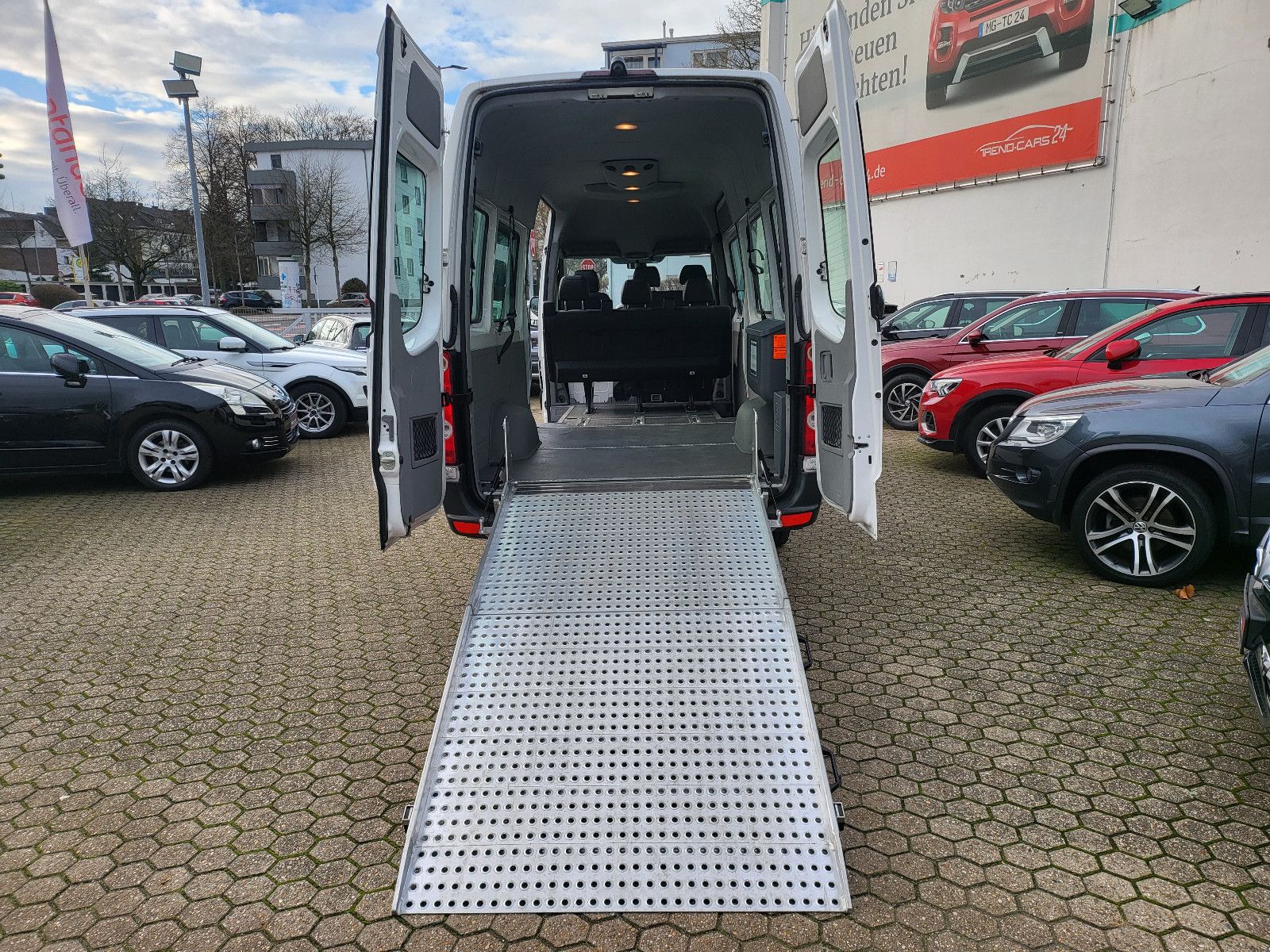 Fahrzeugabbildung Volkswagen Crafter 35 lang L3H2 Hochdach*Behindertengerecht
