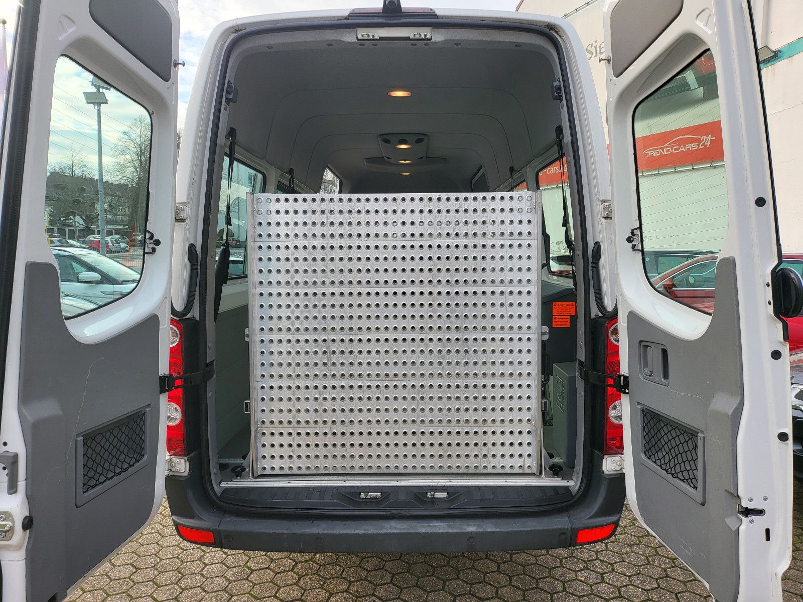 Fahrzeugabbildung Volkswagen Crafter 35 lang L3H2 Hochdach*Behindertengerecht