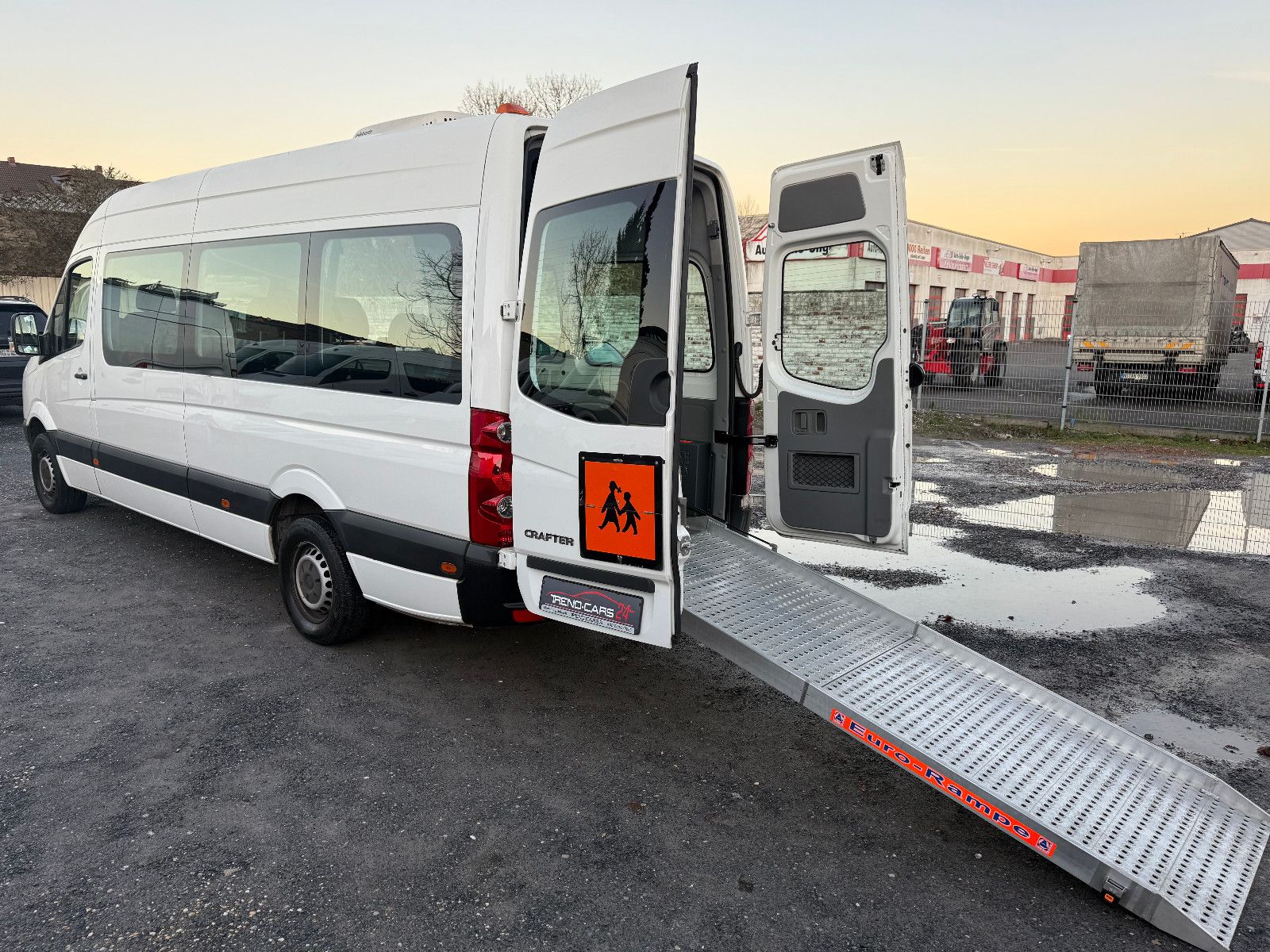 Fahrzeugabbildung Volkswagen Crafter Kombi 35 lang L3H2 Behindertengerecht!!!