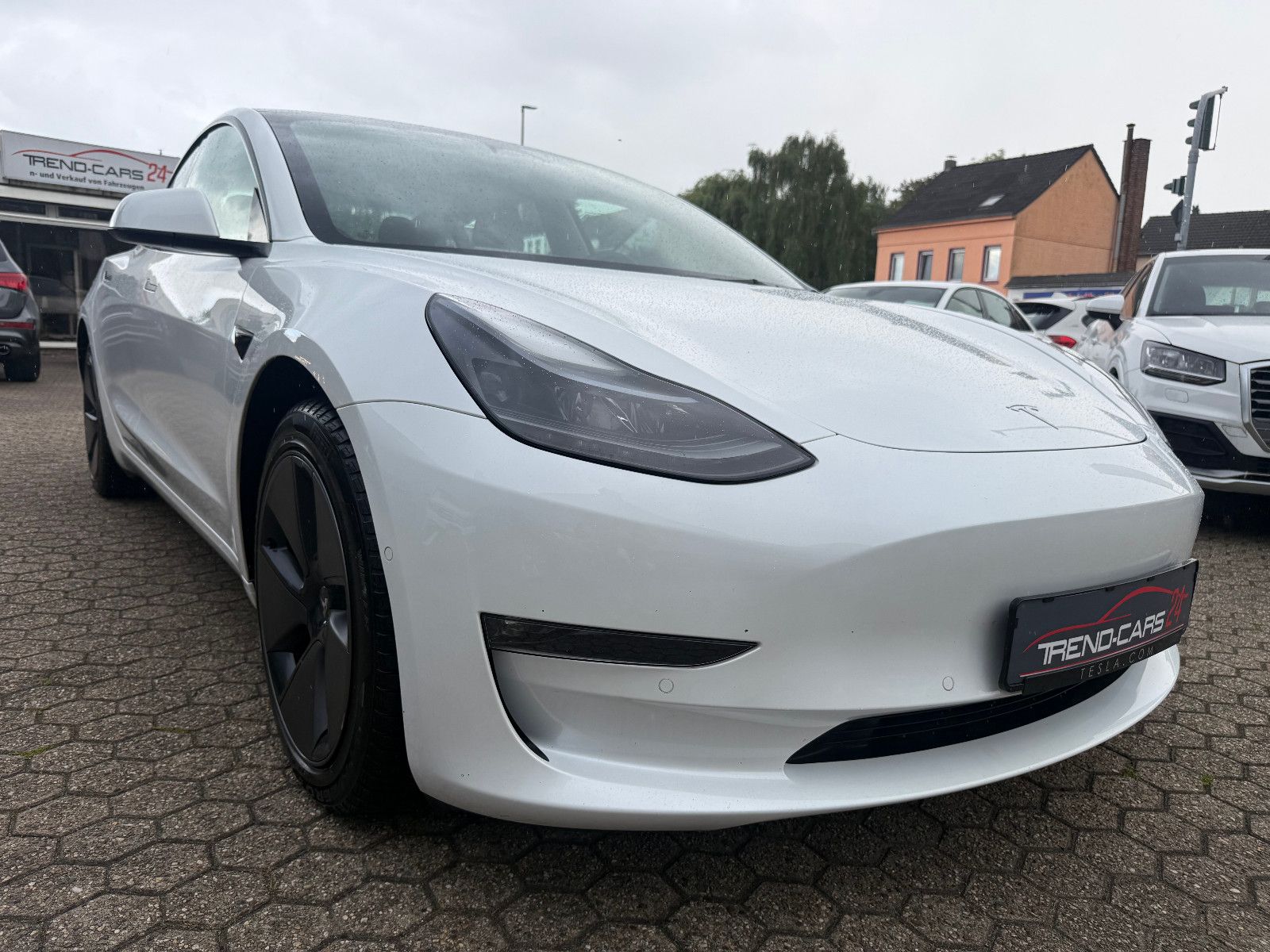 Fahrzeugabbildung Tesla Model 3 *Long Range* Dual Motor *AWD* Autopilot