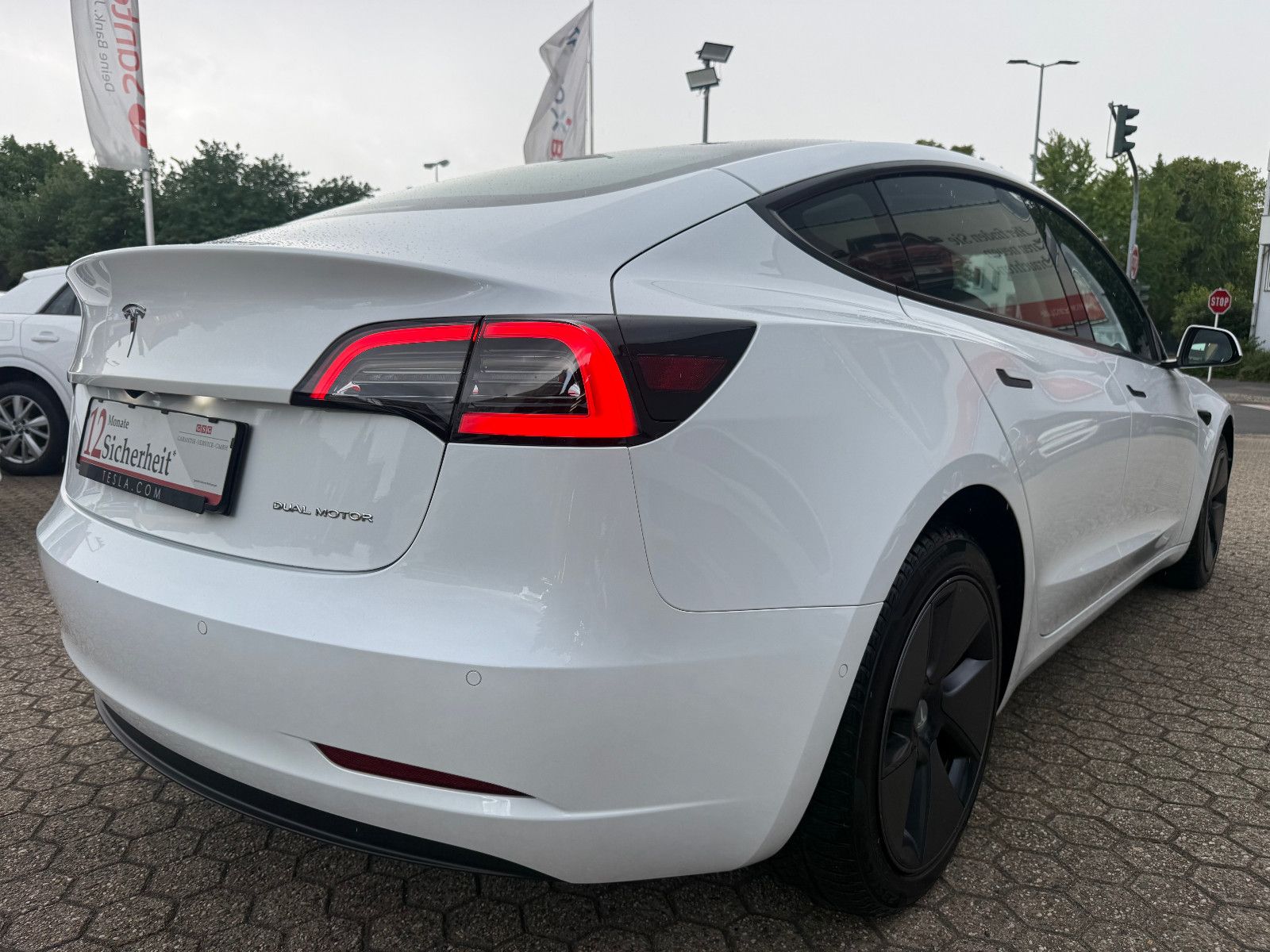 Fahrzeugabbildung Tesla Model 3 *Long Range* Dual Motor *AWD* Autopilot
