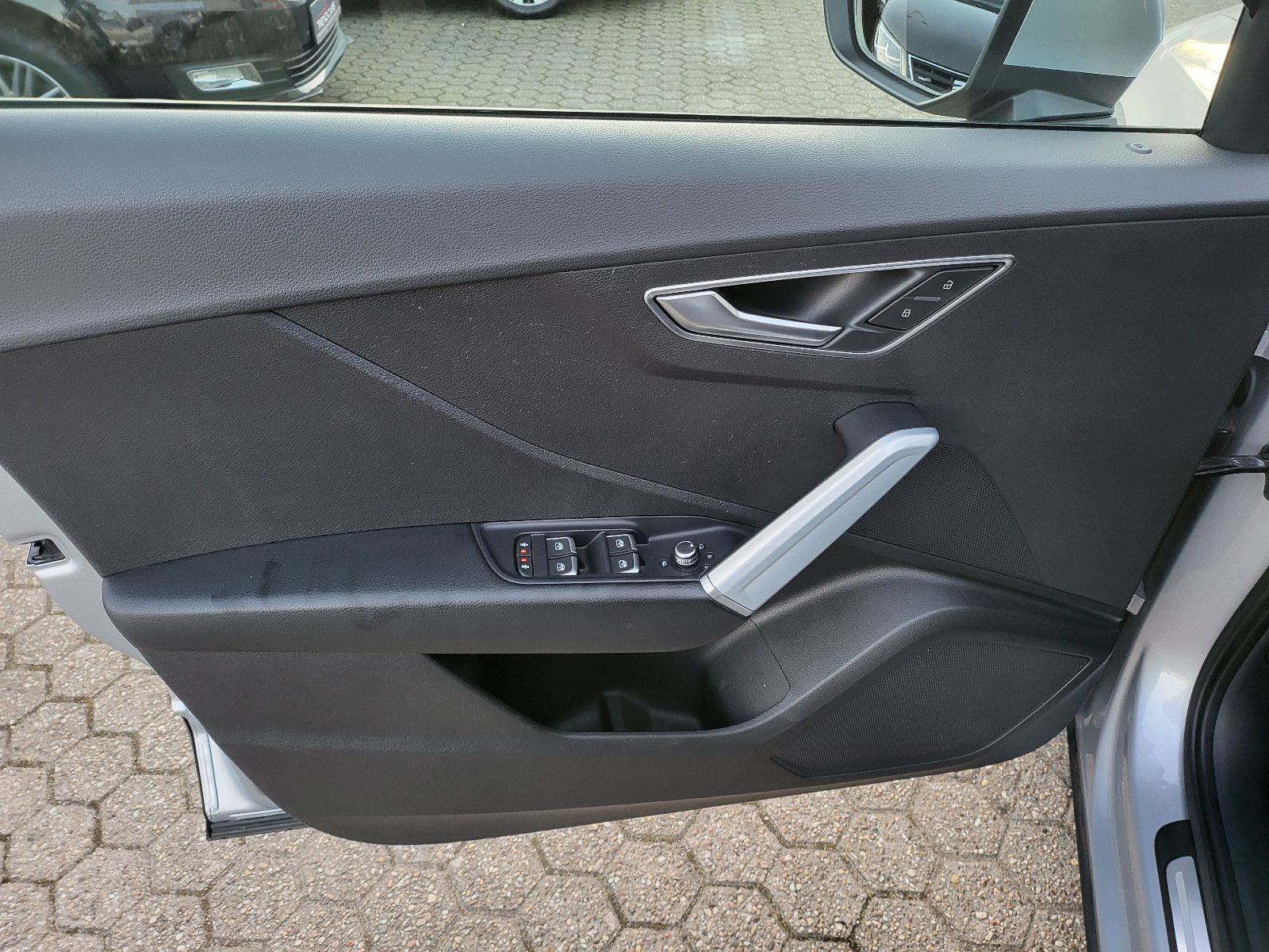 Fahrzeugabbildung Audi Q2 35 TFSI sport*Tempomat*Navi*Sitzheizung*