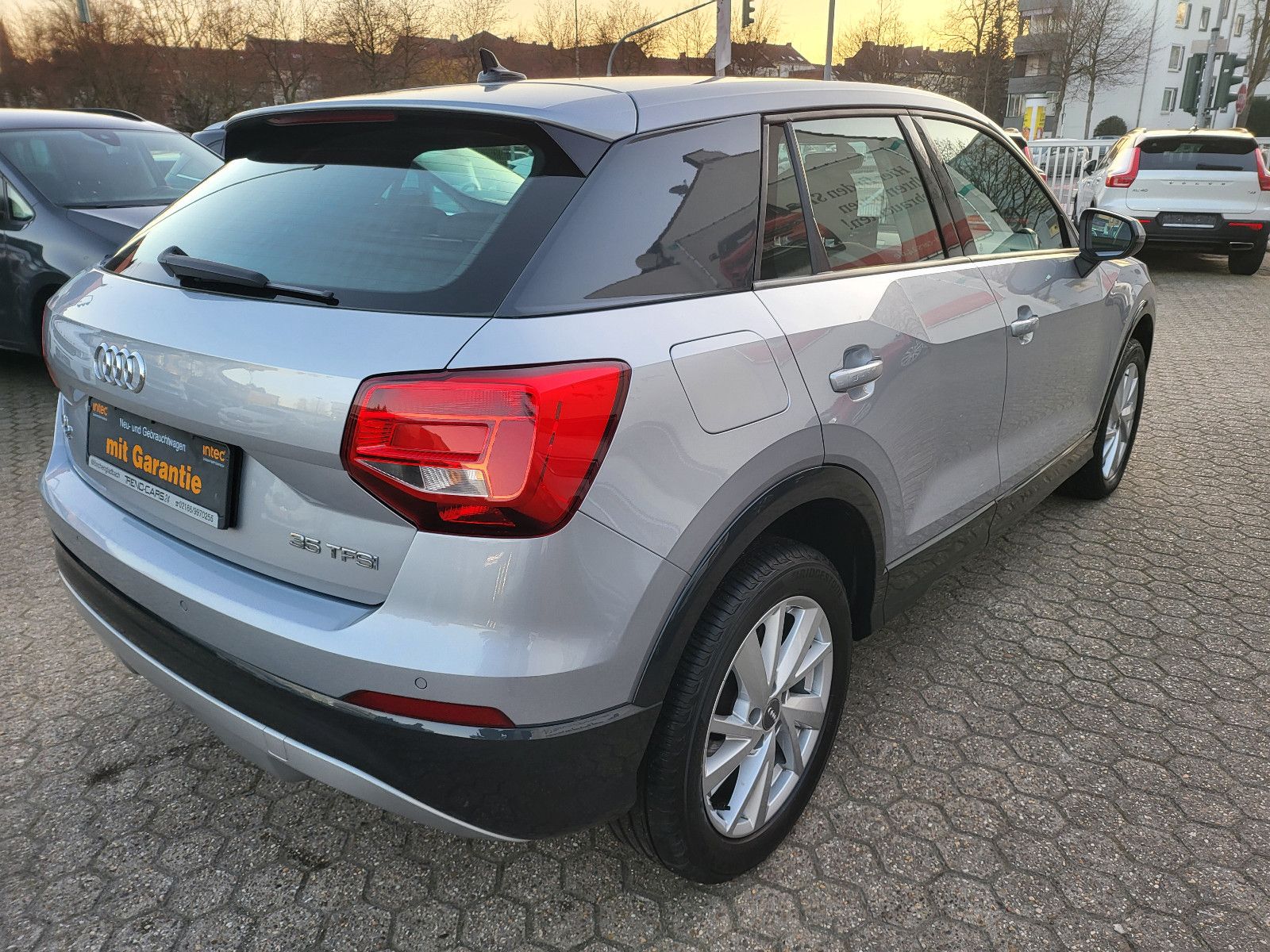 Fahrzeugabbildung Audi Q2 35 TFSI sport*Tempomat*Navi*Sitzheizung*