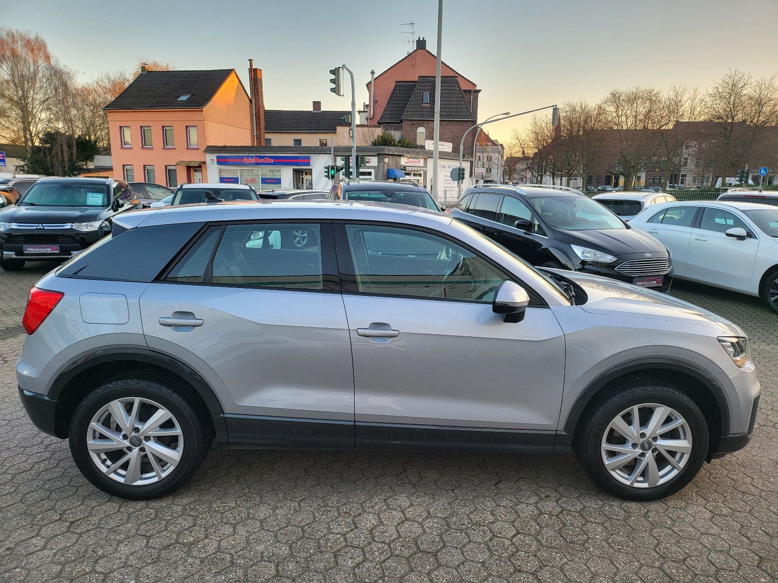 Fahrzeugabbildung Audi Q2 35 TFSI sport*Tempomat*Navi*Sitzheizung*