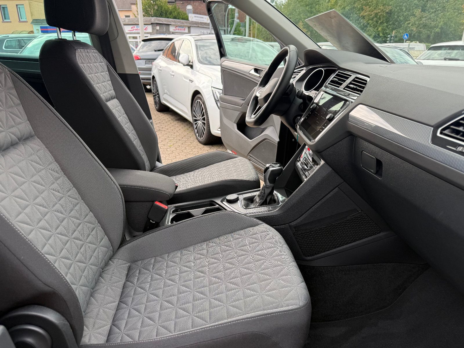 Fahrzeugabbildung Volkswagen Tiguan Life 4Motion*ACC*AHK*NAVI*