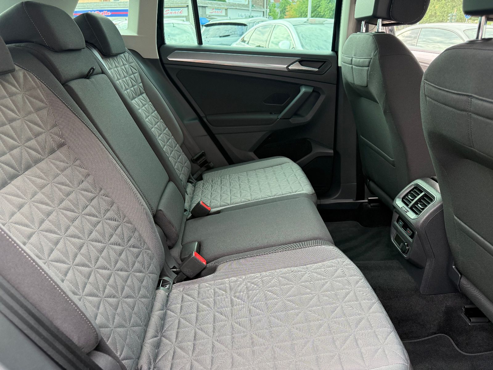 Fahrzeugabbildung Volkswagen Tiguan Life 4Motion*ACC*AHK*NAVI*
