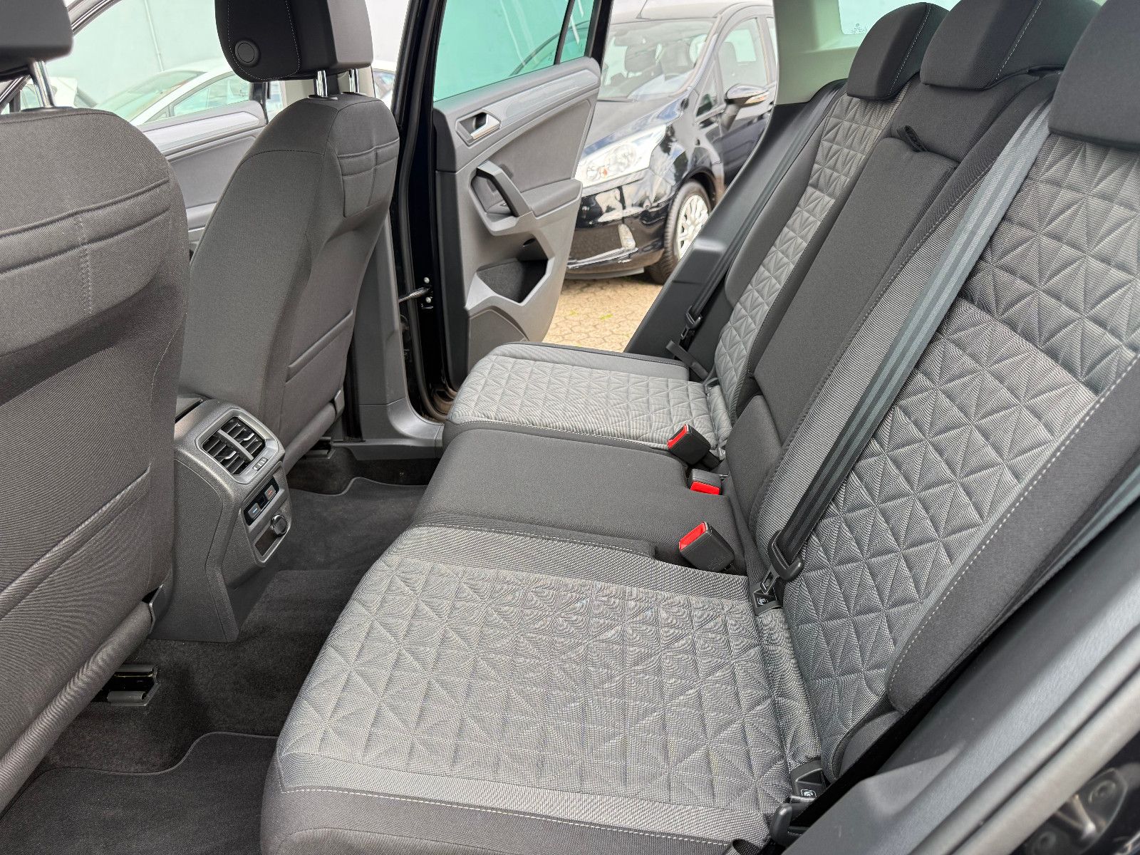 Fahrzeugabbildung Volkswagen Tiguan Life 4Motion*ACC*AHK*NAVI*