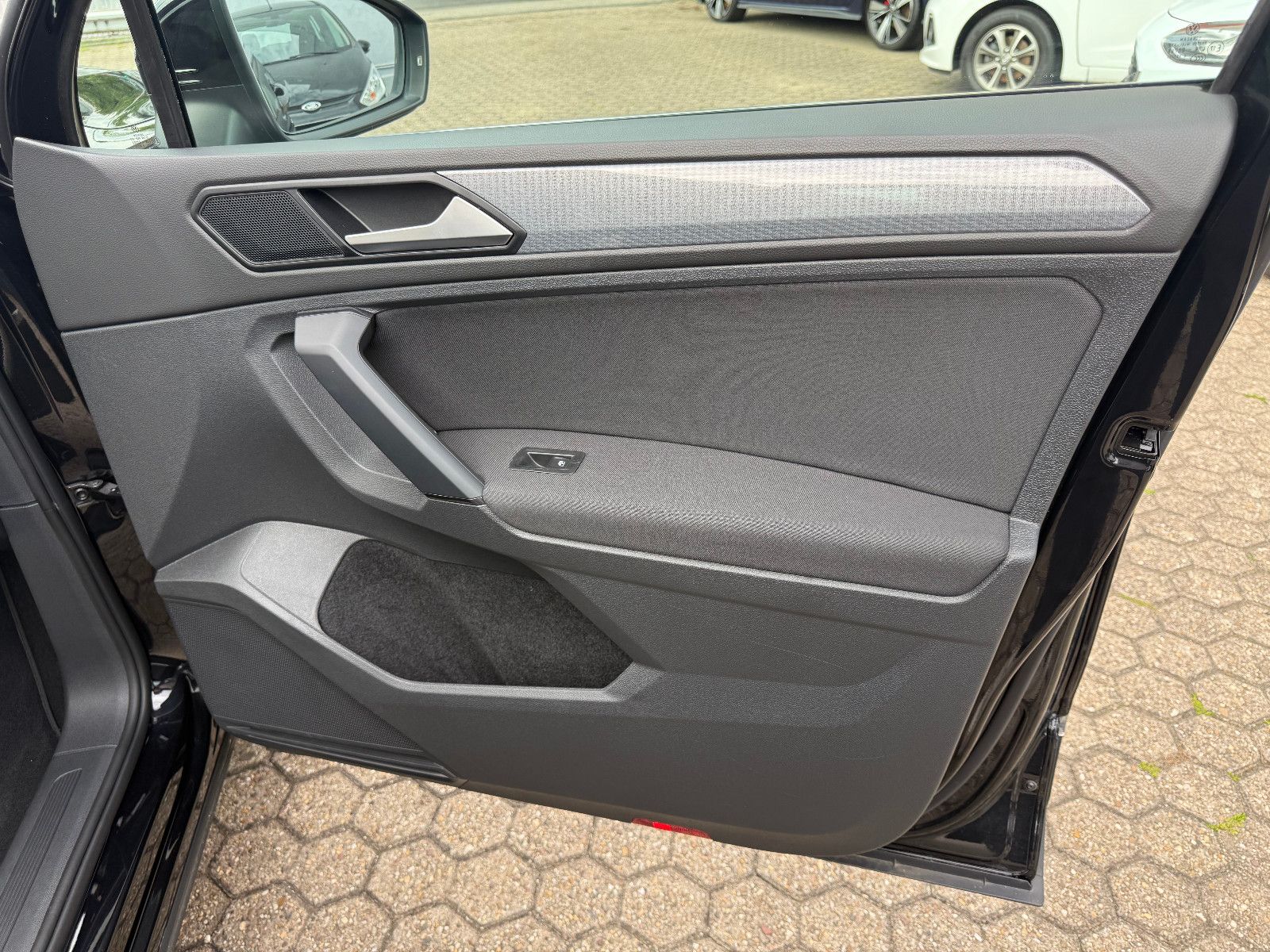 Fahrzeugabbildung Volkswagen Tiguan Life 4Motion*ACC*AHK*NAVI*