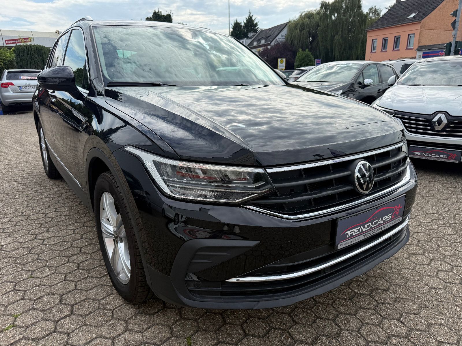 Fahrzeugabbildung Volkswagen Tiguan Life 4Motion*ACC*AHK*NAVI*