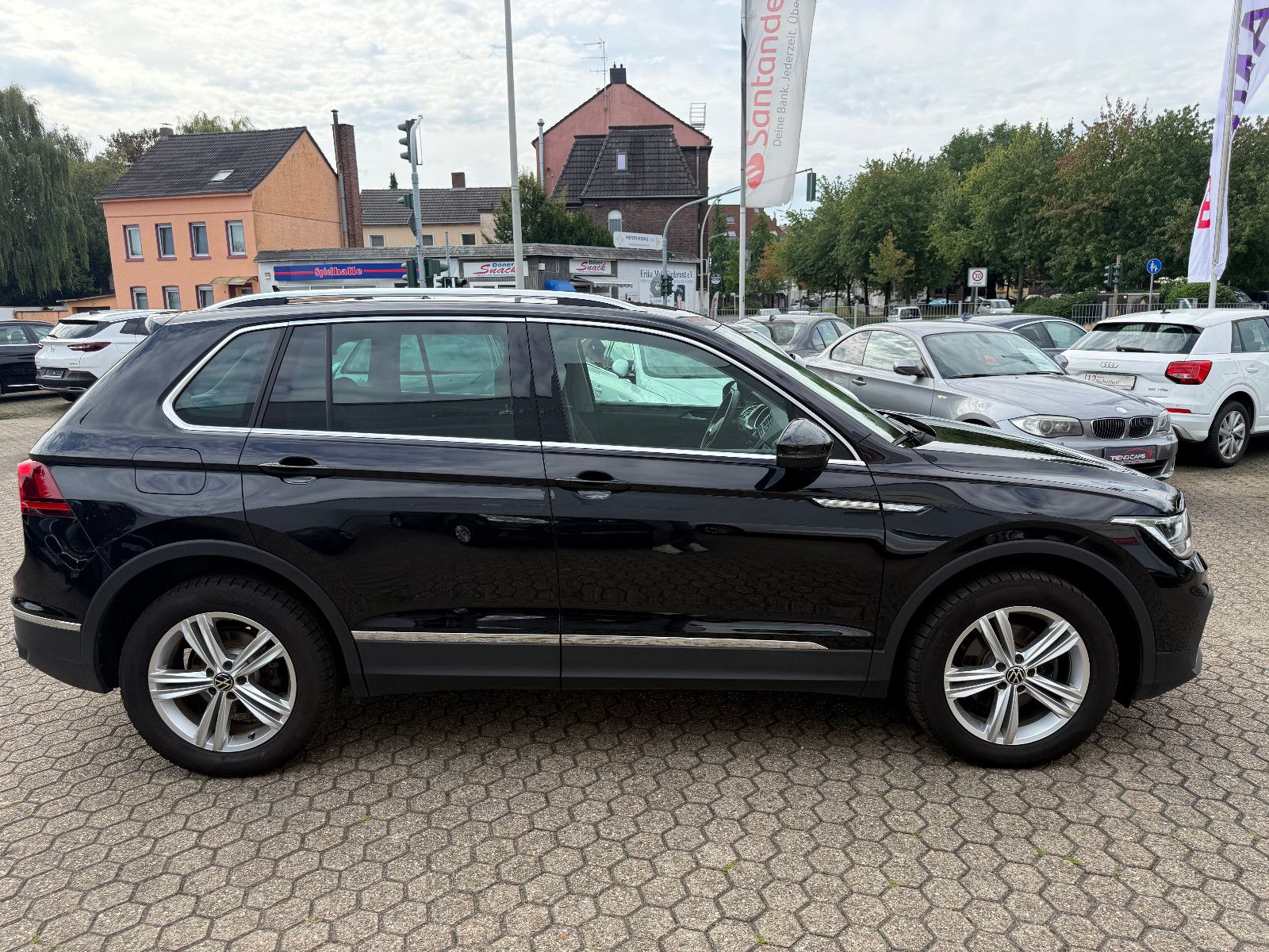 Fahrzeugabbildung Volkswagen Tiguan Life 4Motion*ACC*AHK*NAVI*