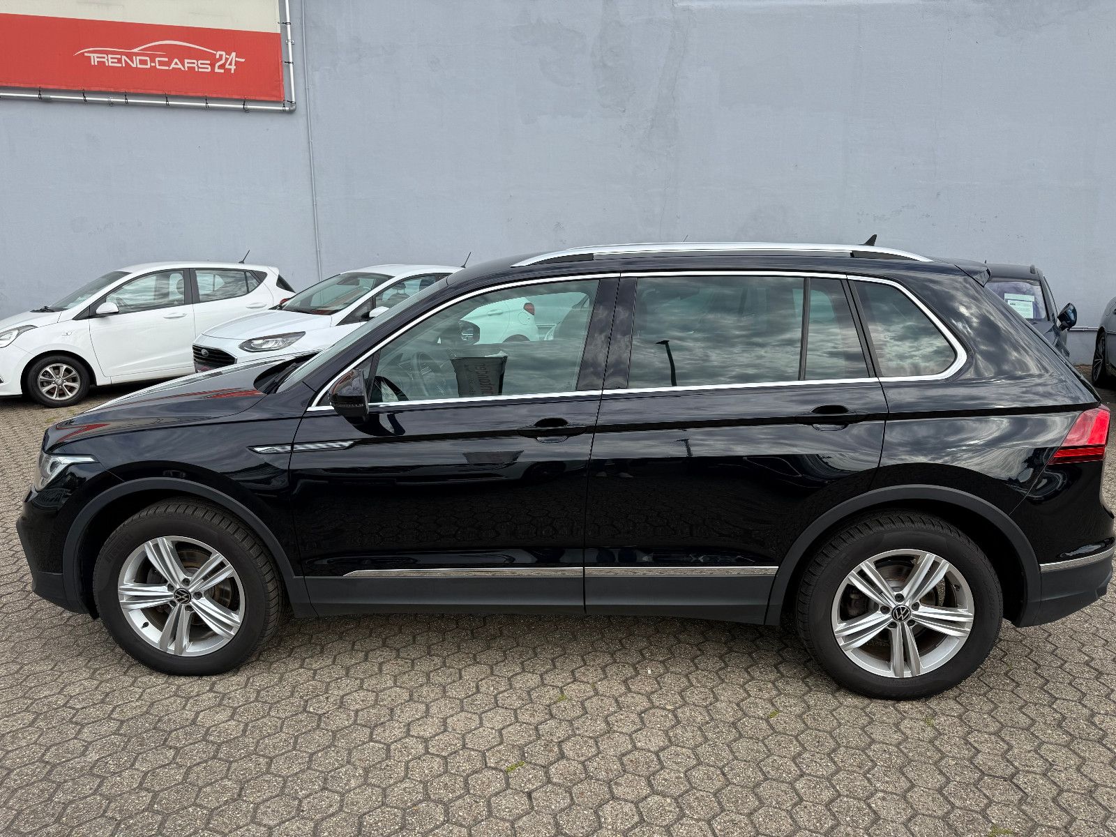 Fahrzeugabbildung Volkswagen Tiguan Life 4Motion*ACC*AHK*NAVI*