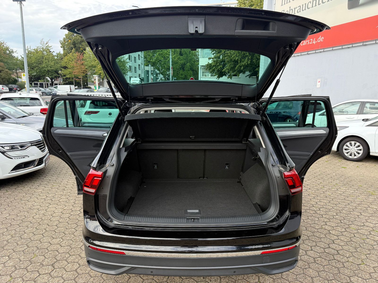 Fahrzeugabbildung Volkswagen Tiguan Life 4Motion*ACC*AHK*NAVI*