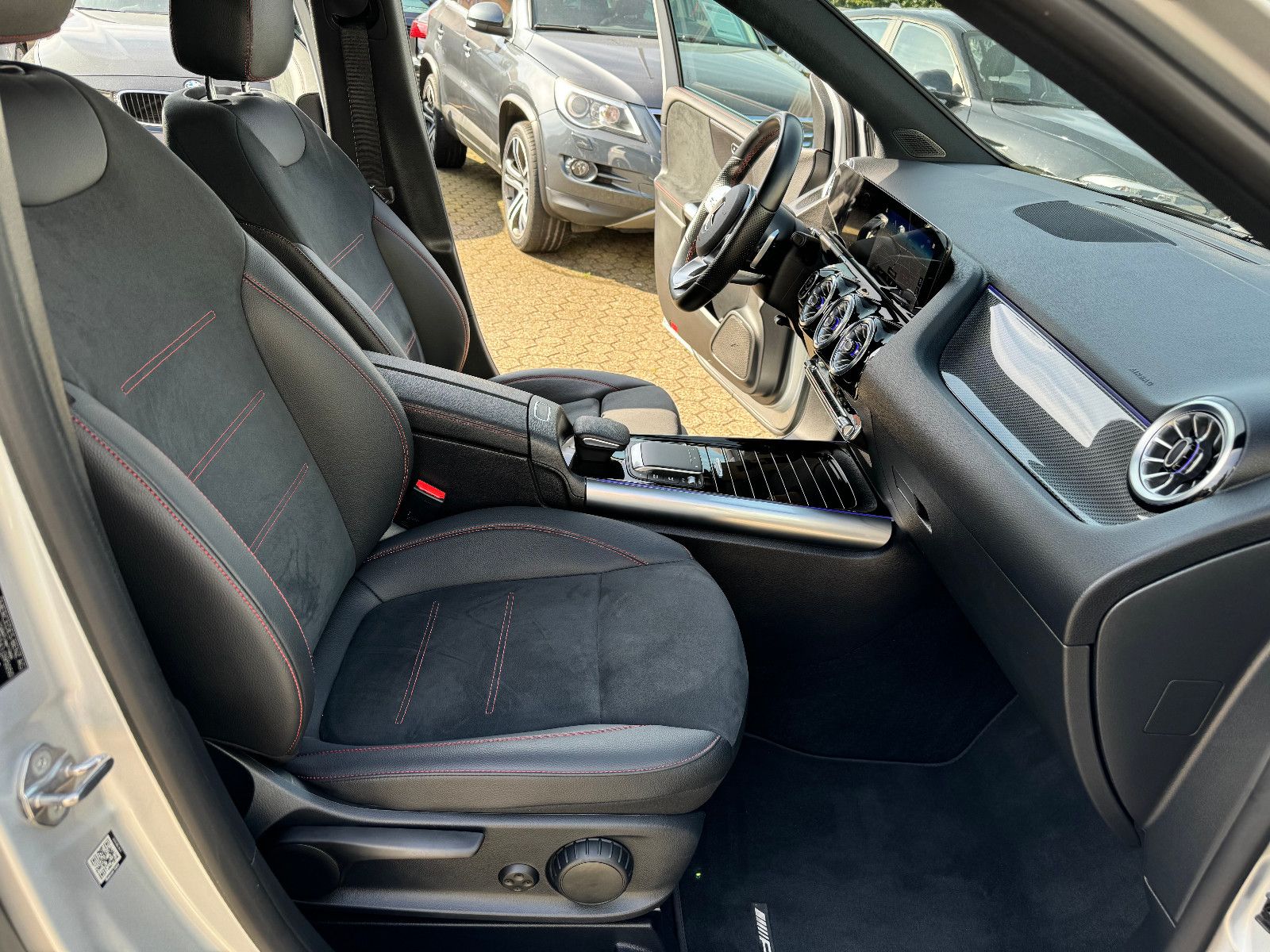 Fahrzeugabbildung Mercedes-Benz B 180 AMG LINE AMG NIGHT  Paket