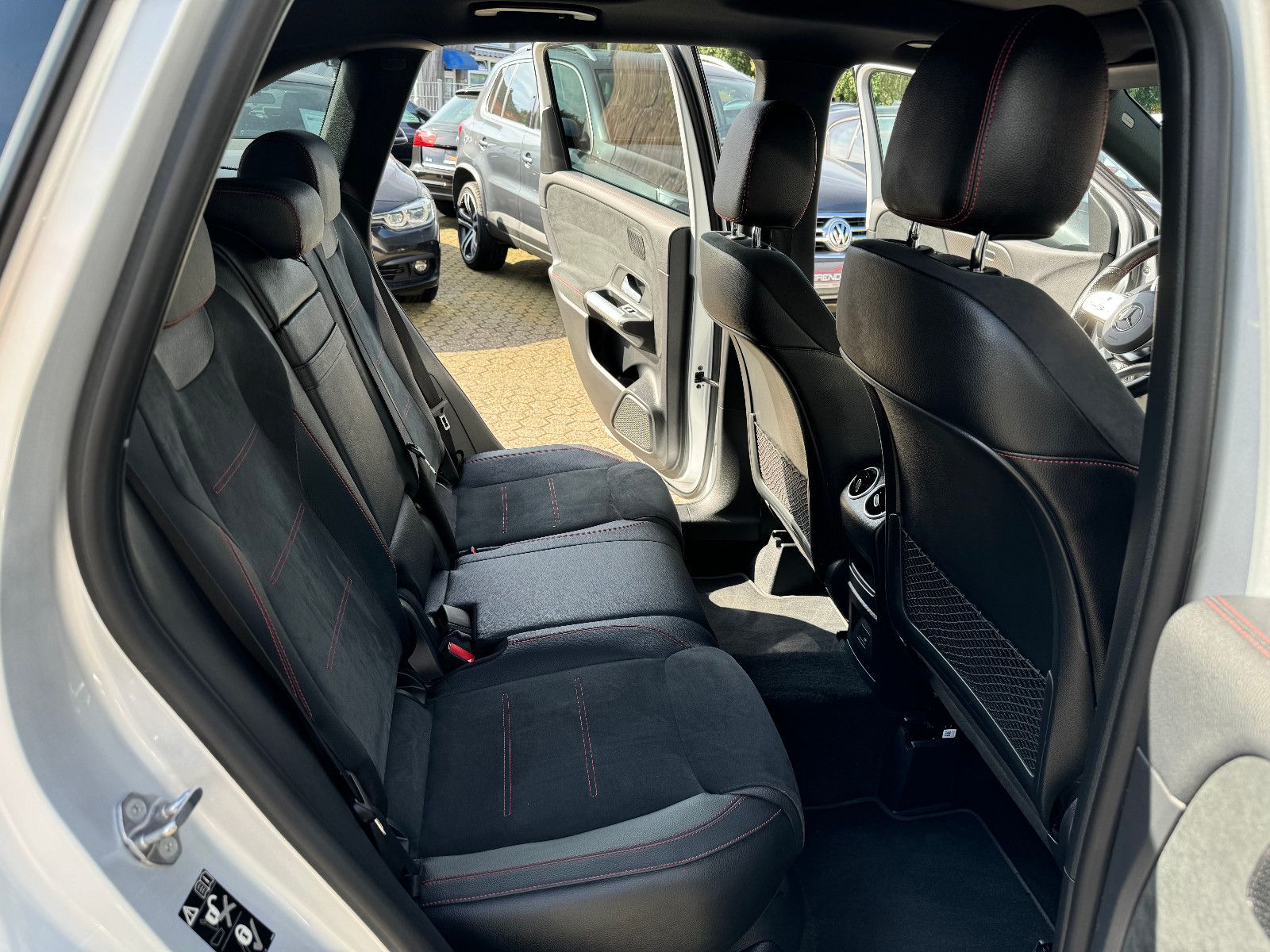 Fahrzeugabbildung Mercedes-Benz B 180 AMG LINE AMG NIGHT  Paket