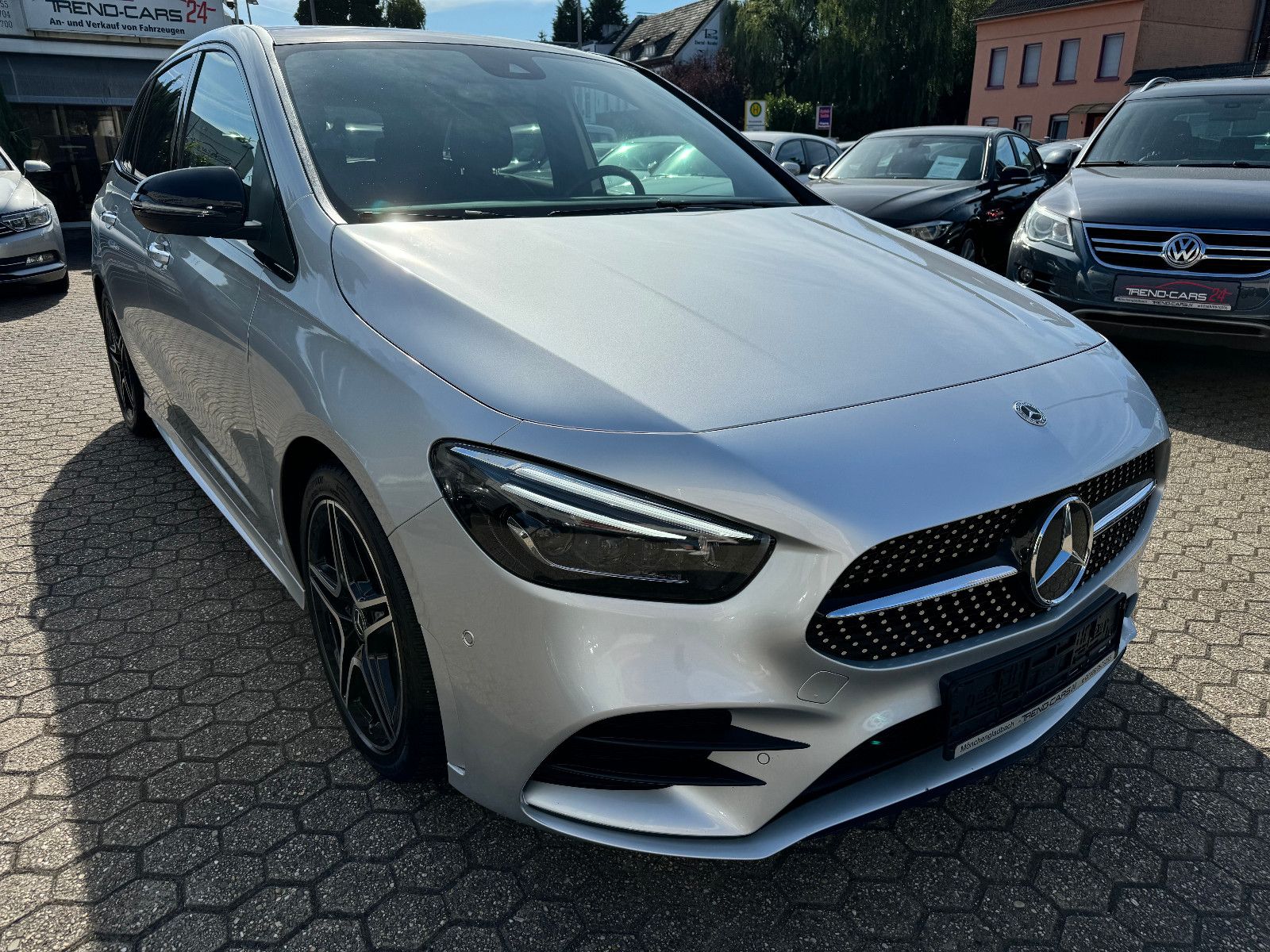 Fahrzeugabbildung Mercedes-Benz B 180 AMG LINE AMG NIGHT  Paket