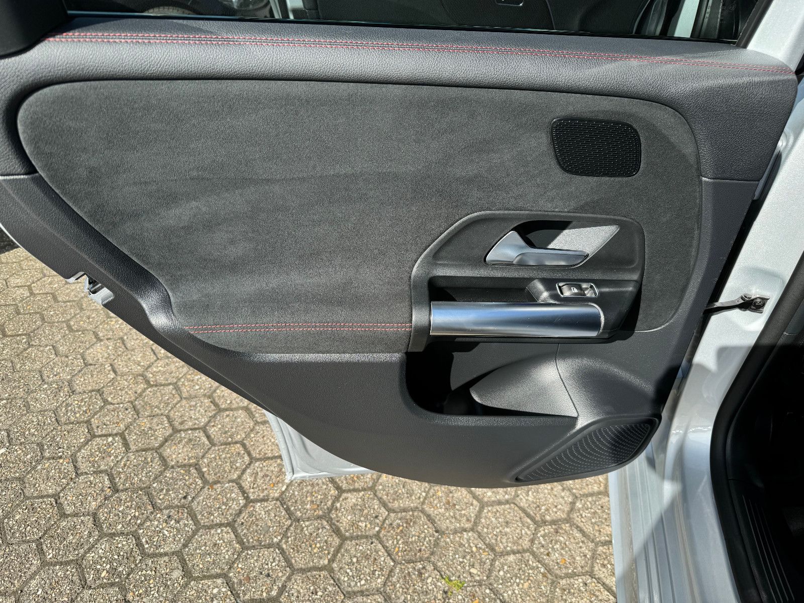 Fahrzeugabbildung Mercedes-Benz B 180 AMG LINE AMG NIGHT  Paket