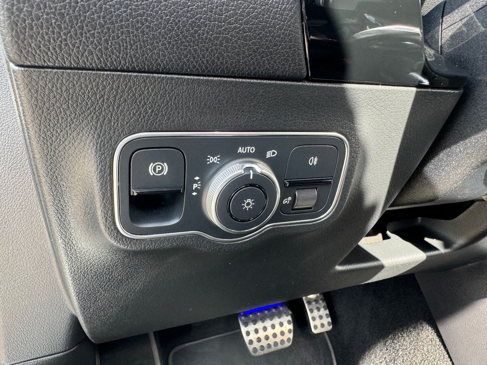 Fahrzeugabbildung Mercedes-Benz B 180 AMG LINE AMG NIGHT  Paket