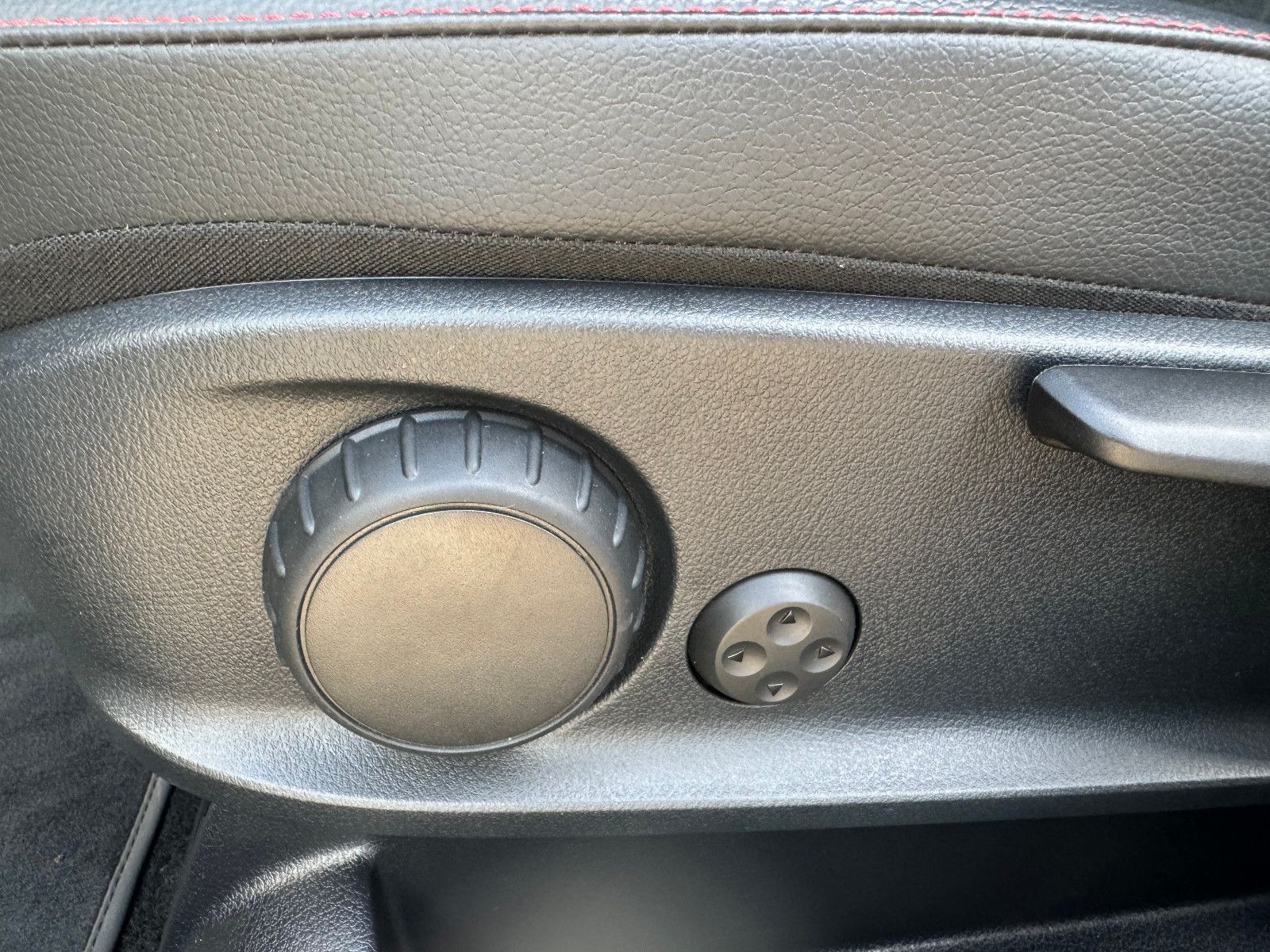 Fahrzeugabbildung Mercedes-Benz B 180 AMG LINE AMG NIGHT  Paket