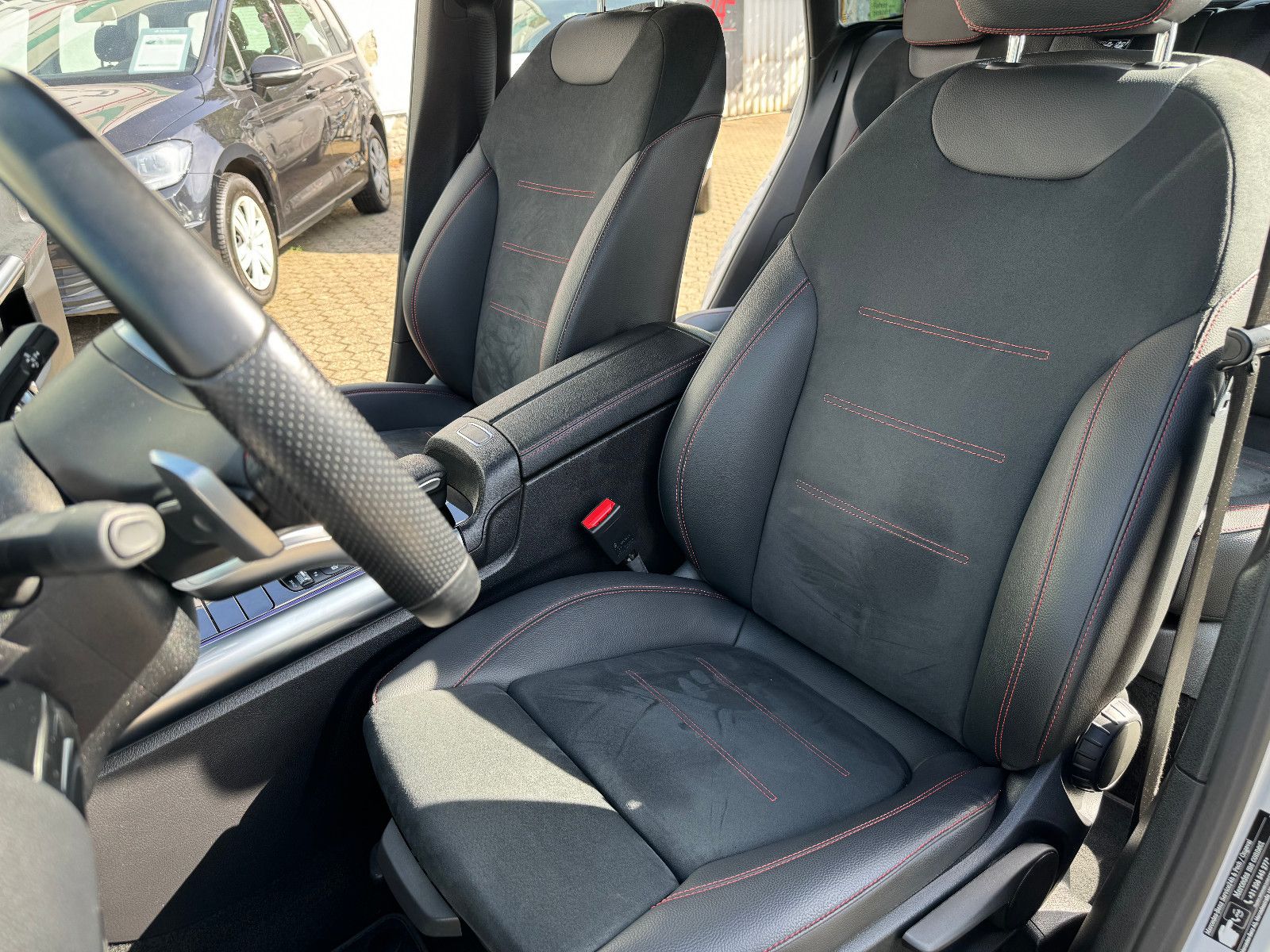 Fahrzeugabbildung Mercedes-Benz B 180 AMG LINE AMG NIGHT  Paket