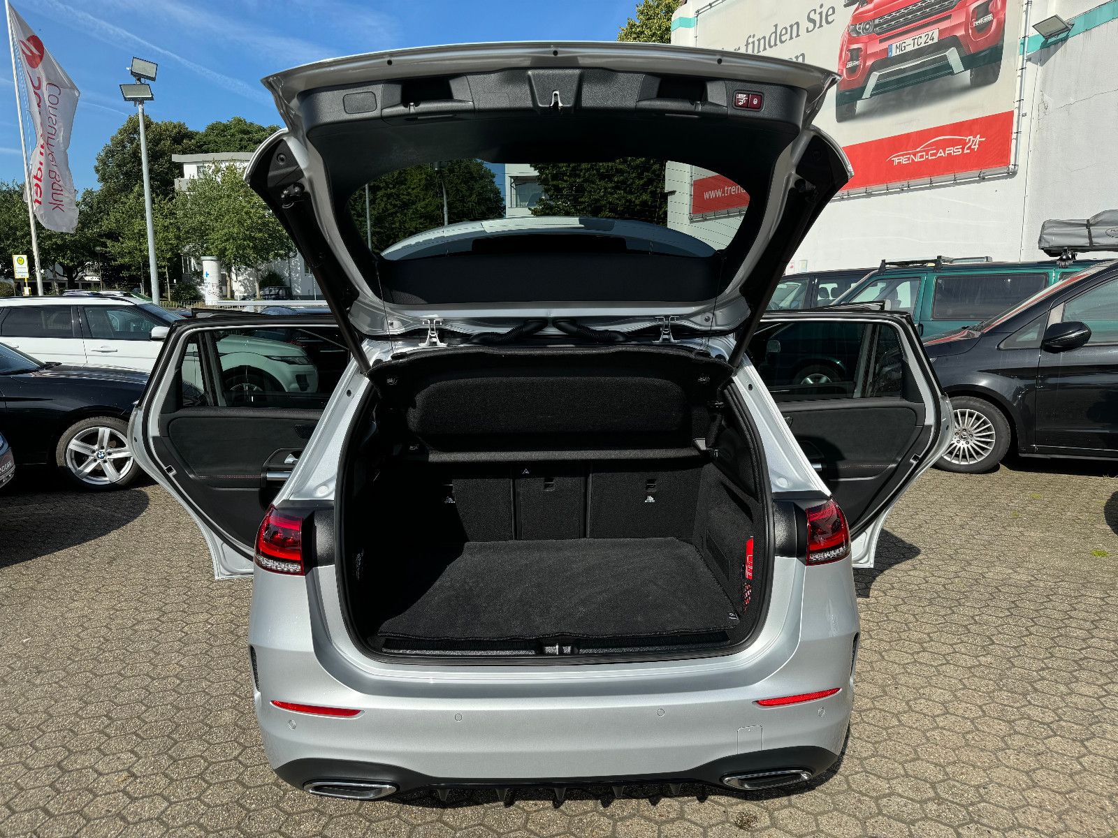 Fahrzeugabbildung Mercedes-Benz B 180 AMG LINE AMG NIGHT  Paket