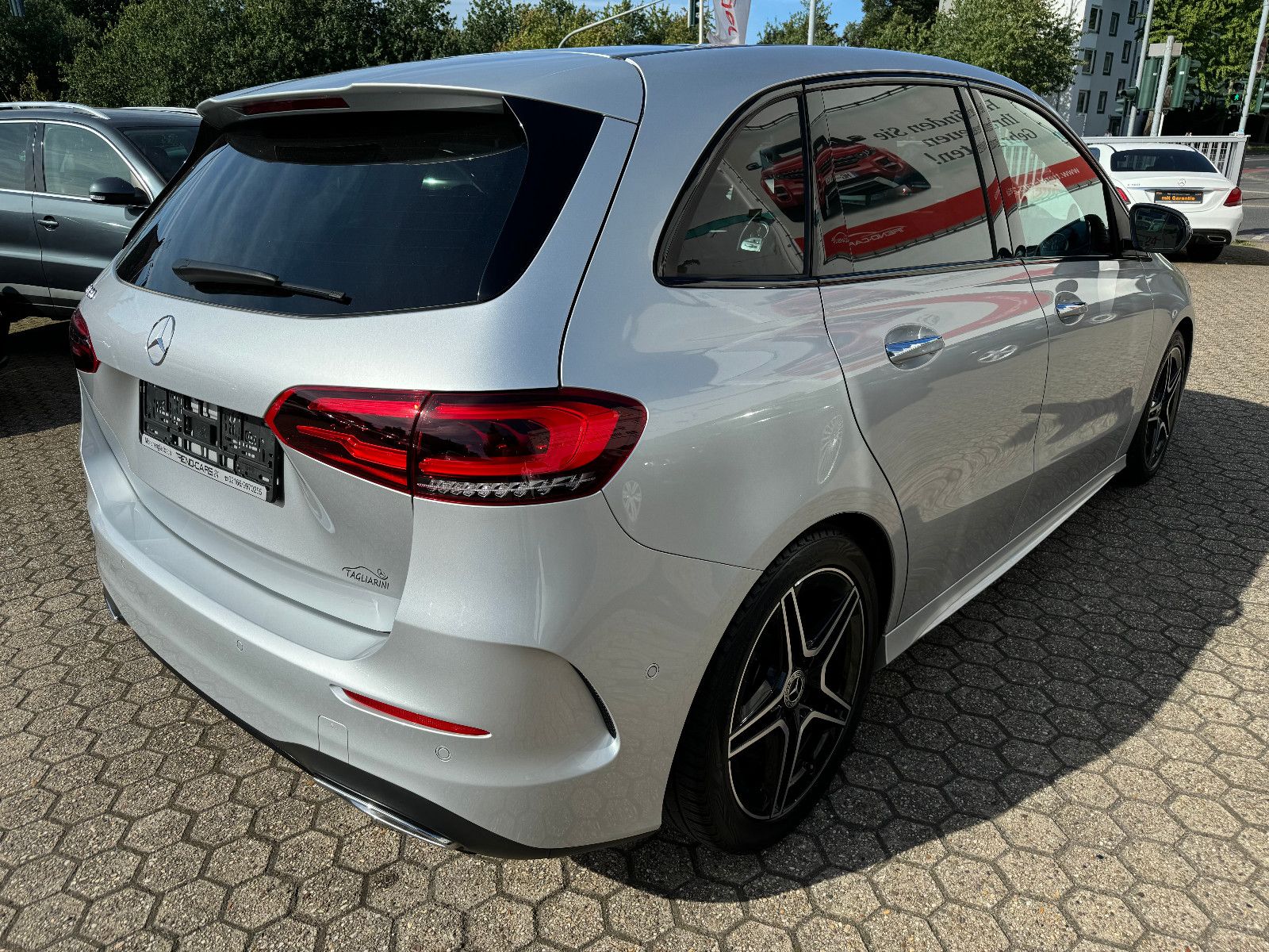 Fahrzeugabbildung Mercedes-Benz B 180 AMG LINE AMG NIGHT  Paket