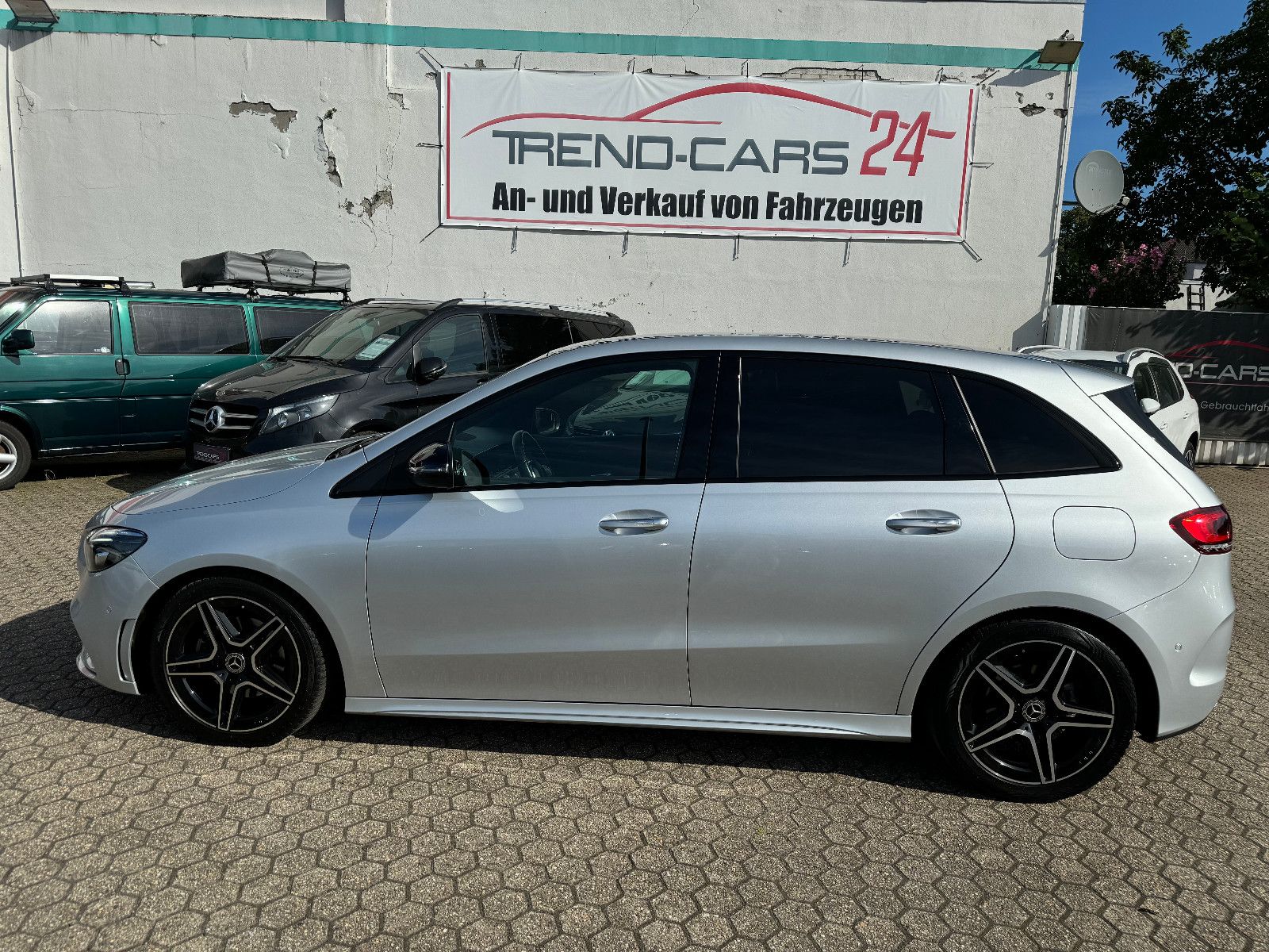 Fahrzeugabbildung Mercedes-Benz B 180 AMG LINE AMG NIGHT  Paket