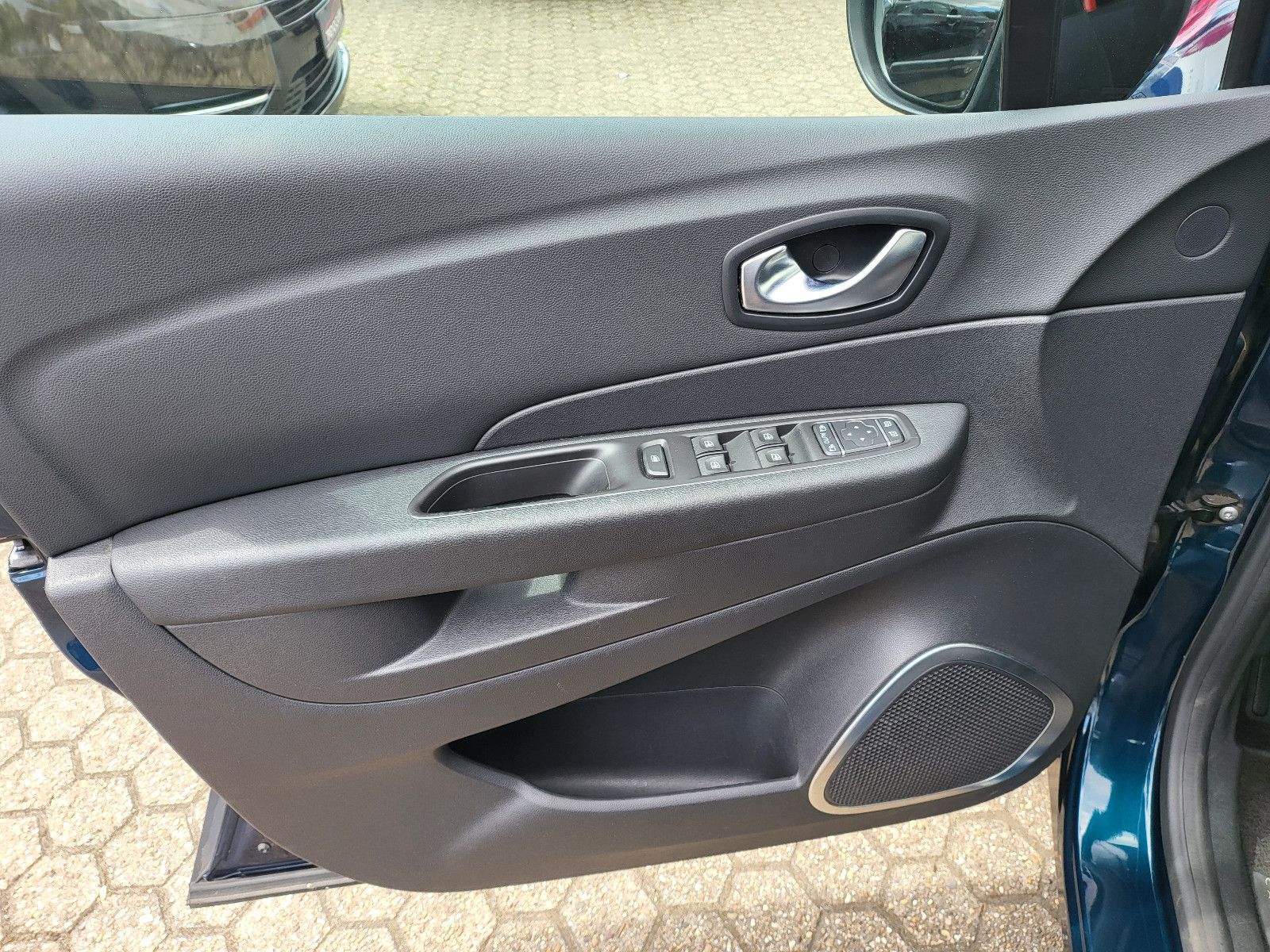 Fahrzeugabbildung Renault Captur Intens